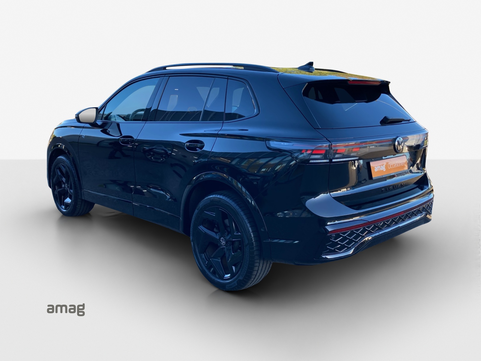 VW Tiguan 2.0 TSI DSG R-Line 4Motion-image-2