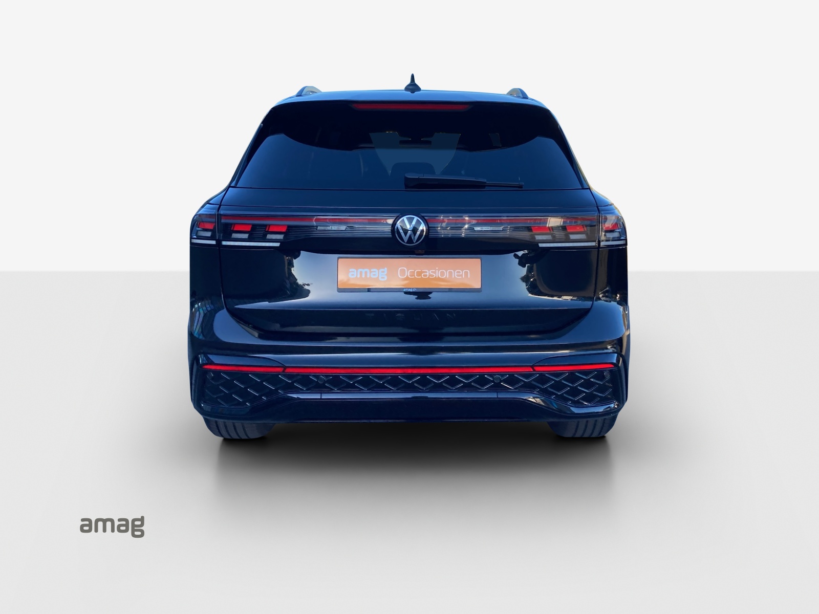 VW Tiguan 2.0 TSI DSG R-Line 4Motion-image-3