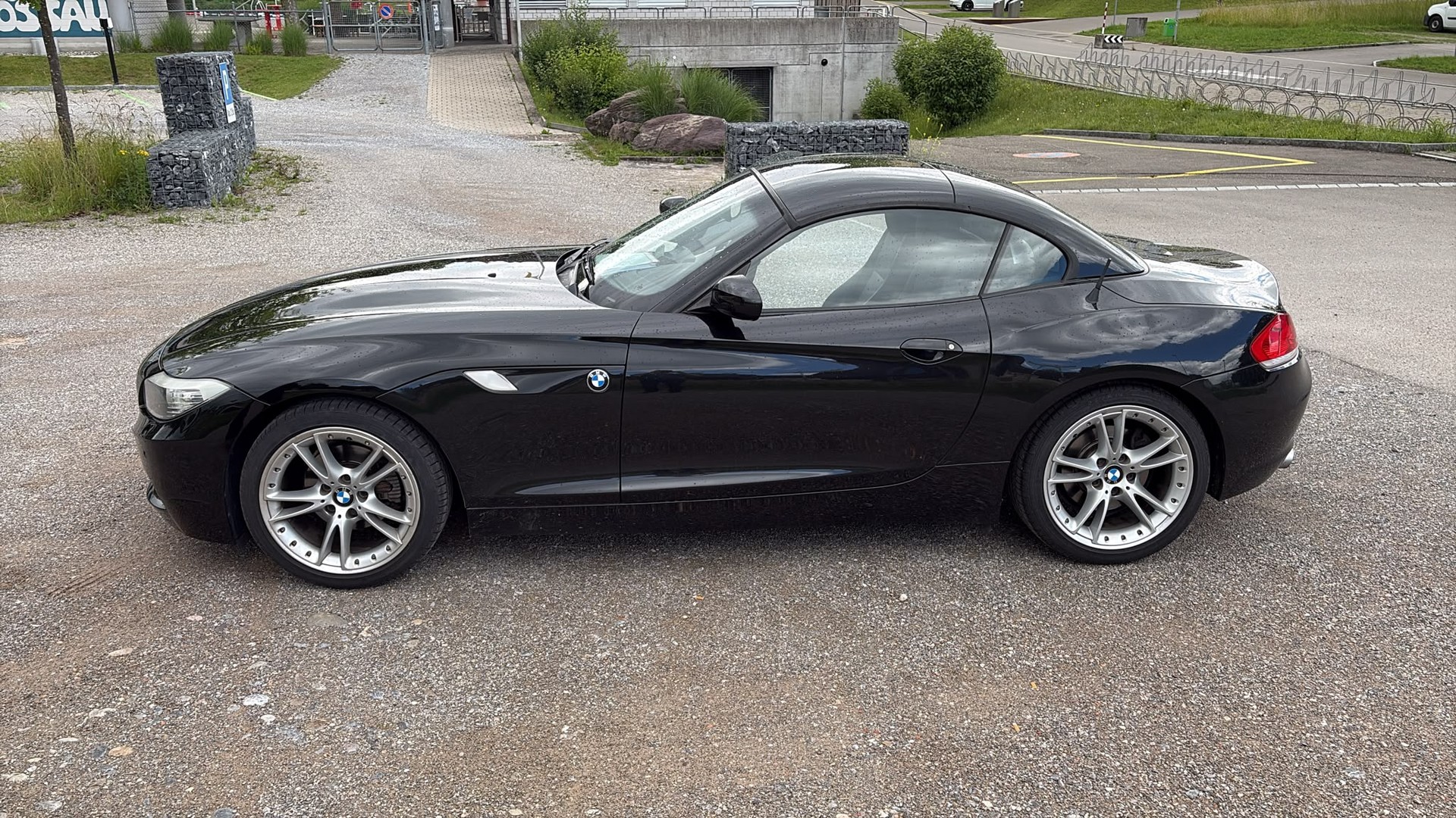 BMW 2.3i sDrive-image-1