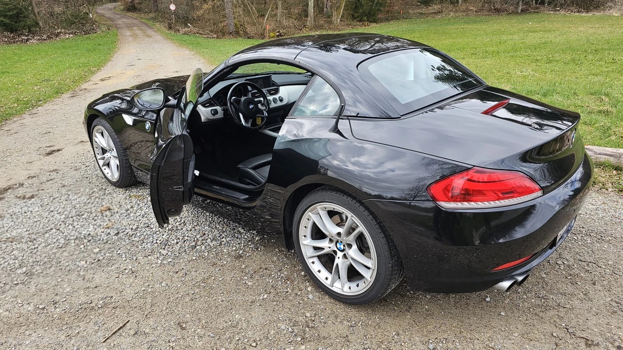 BMW 2.3i sDrive-image-2