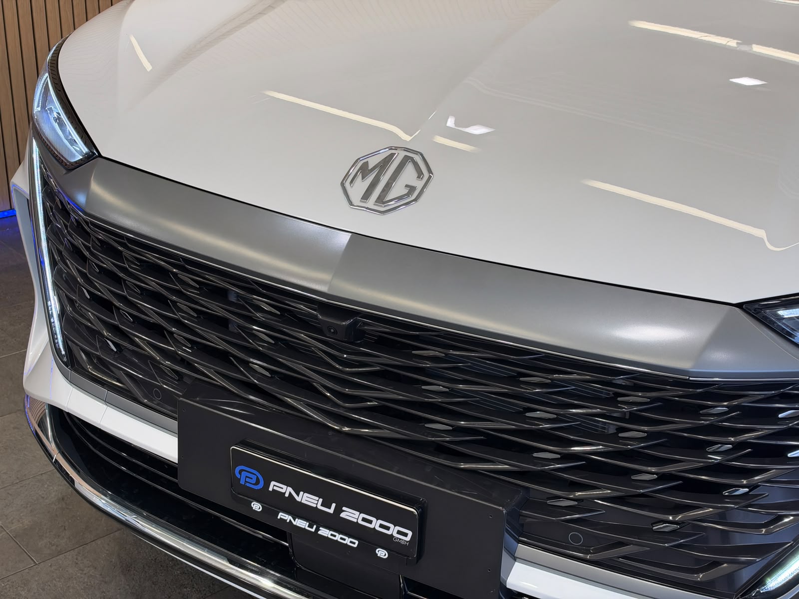 MG S9 1.5 TGDI PHEV Premium / Oxford Weiss-showroom-element-3
