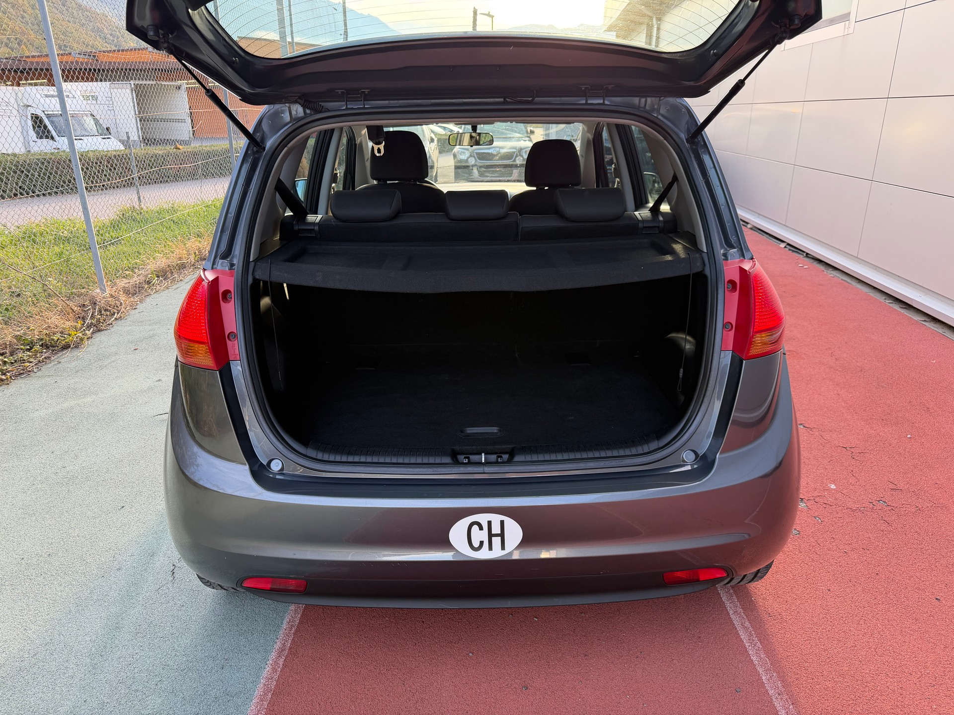KIA Venga 1.4 CVVT _seven-image-12