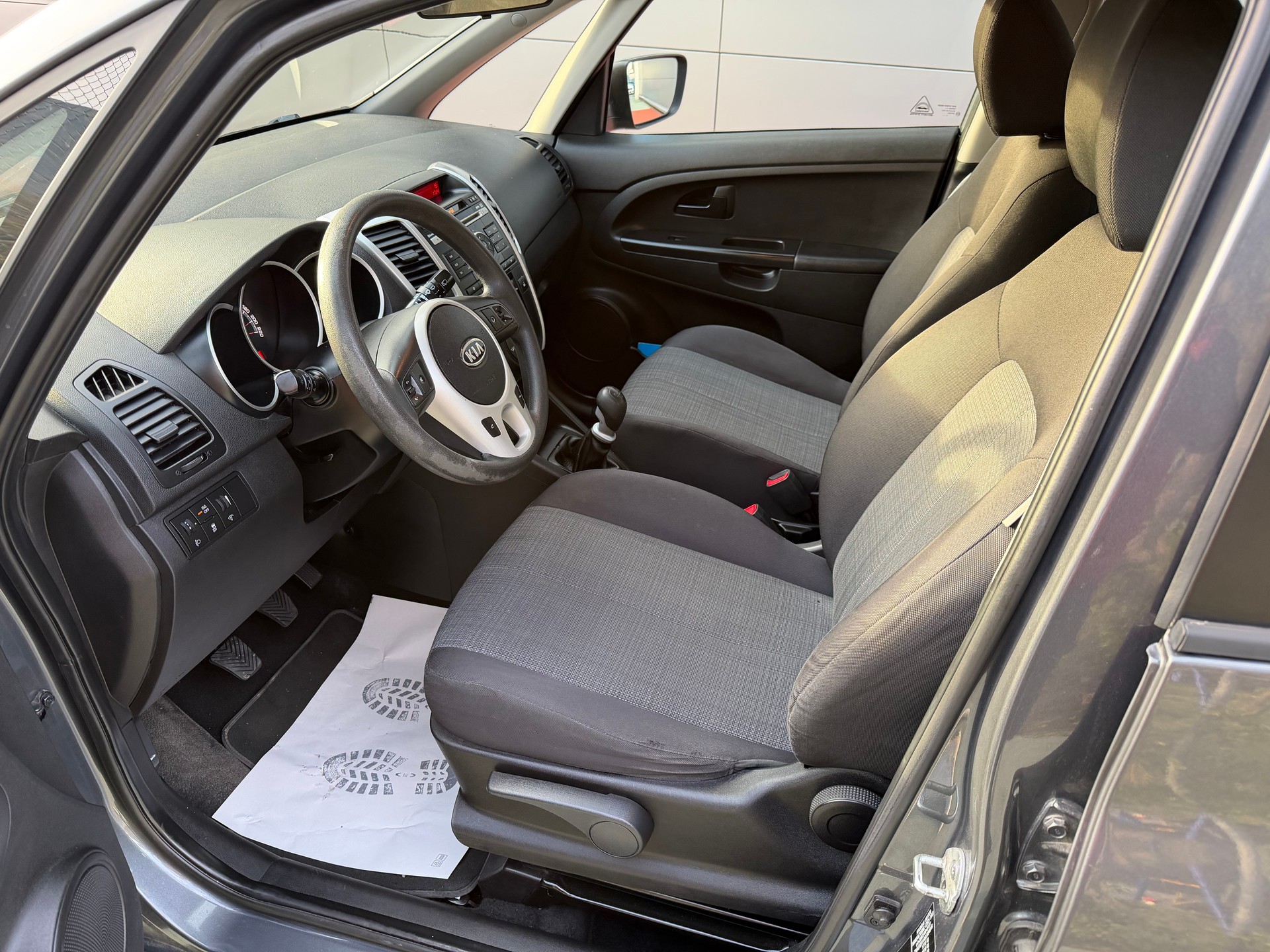 KIA Venga 1.4 CVVT _seven-image-8