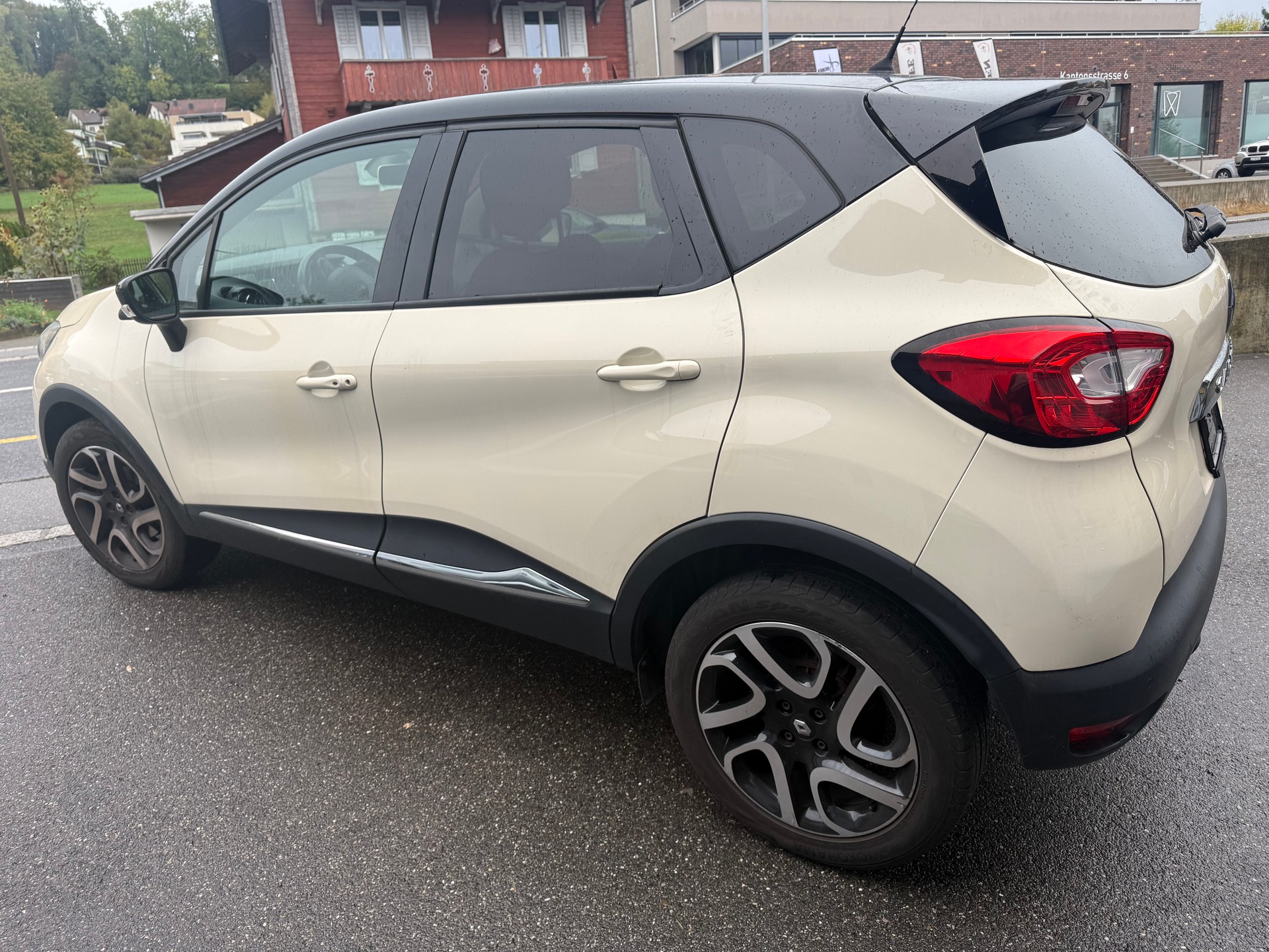 RENAULT Captur 1.2 T 16V Privilège EDC-image-5