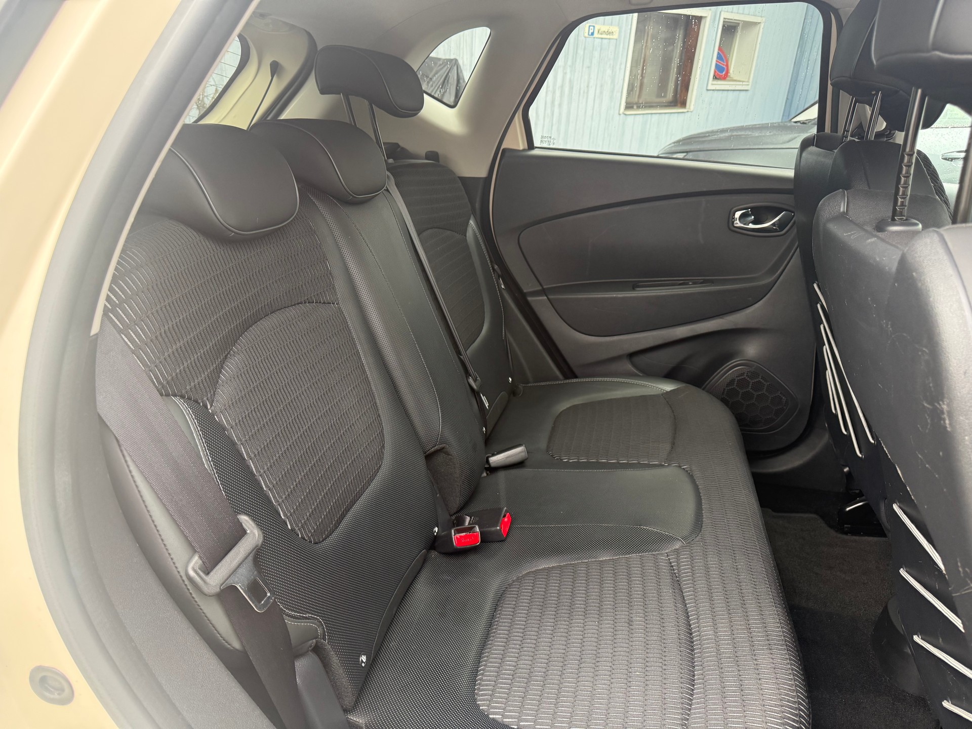 RENAULT Captur 1.2 T 16V Privilège EDC-image-7