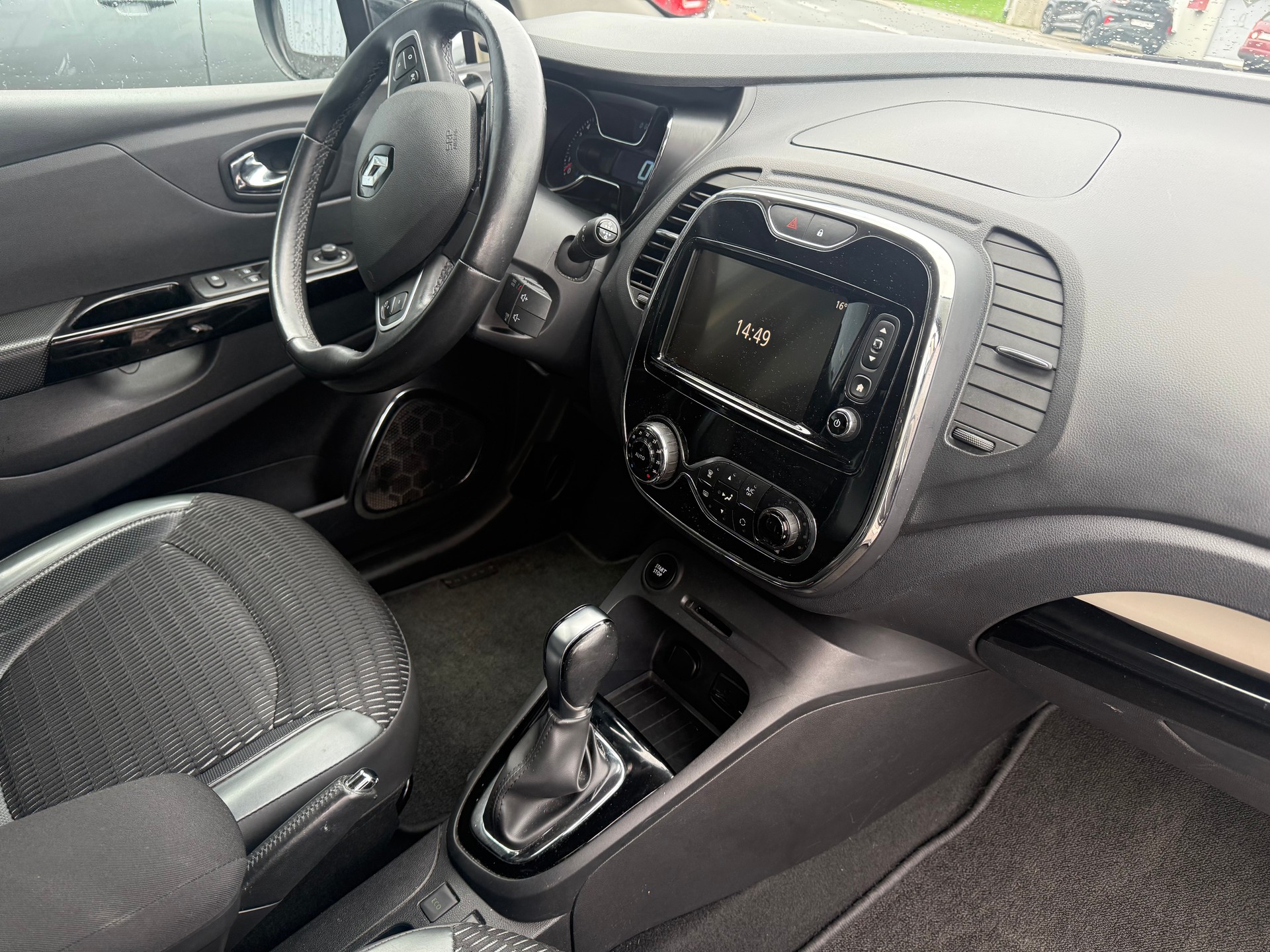 RENAULT Captur 1.2 T 16V Privilège EDC-image-10