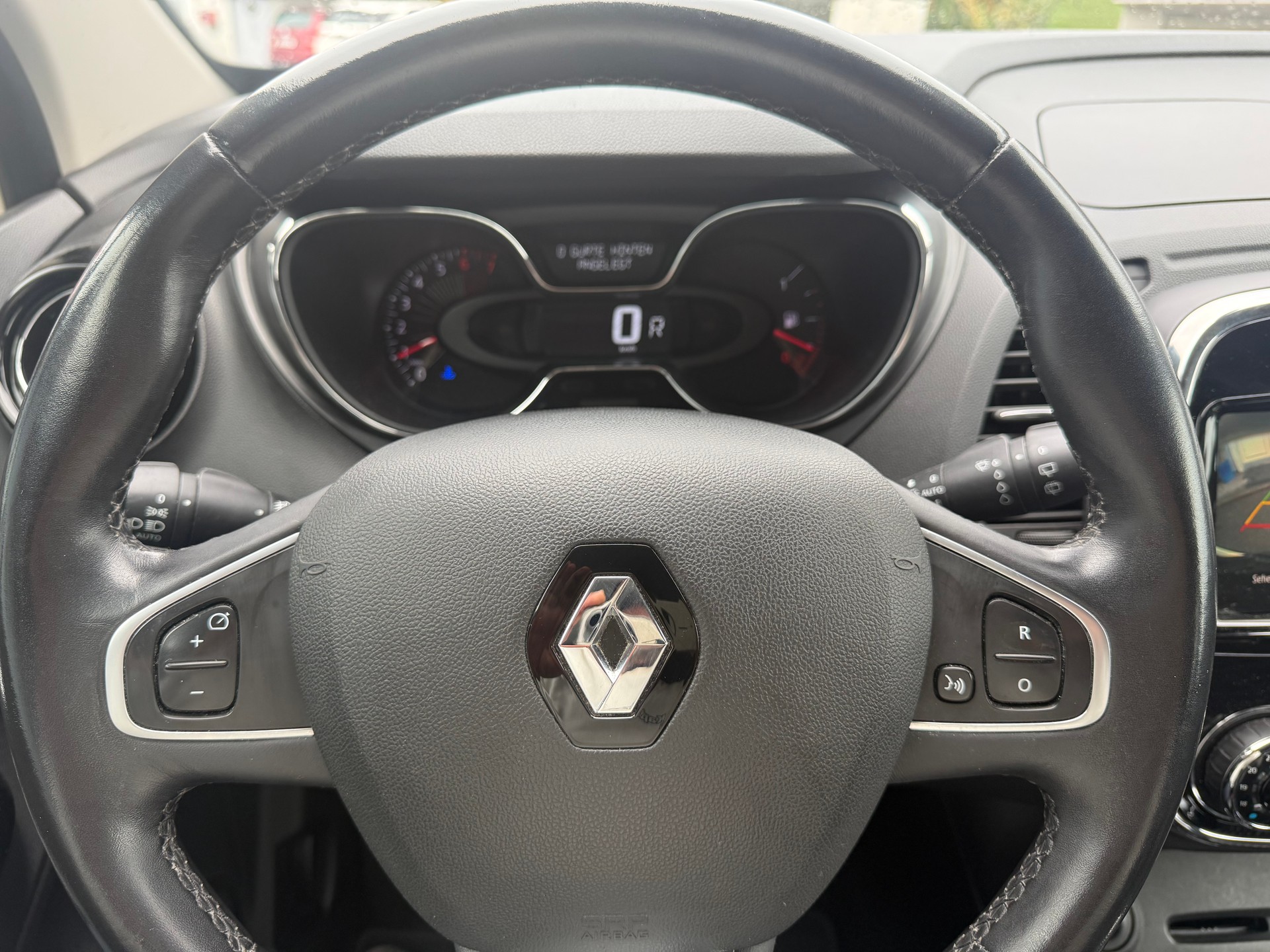 RENAULT Captur 1.2 T 16V Privilège EDC-image-18