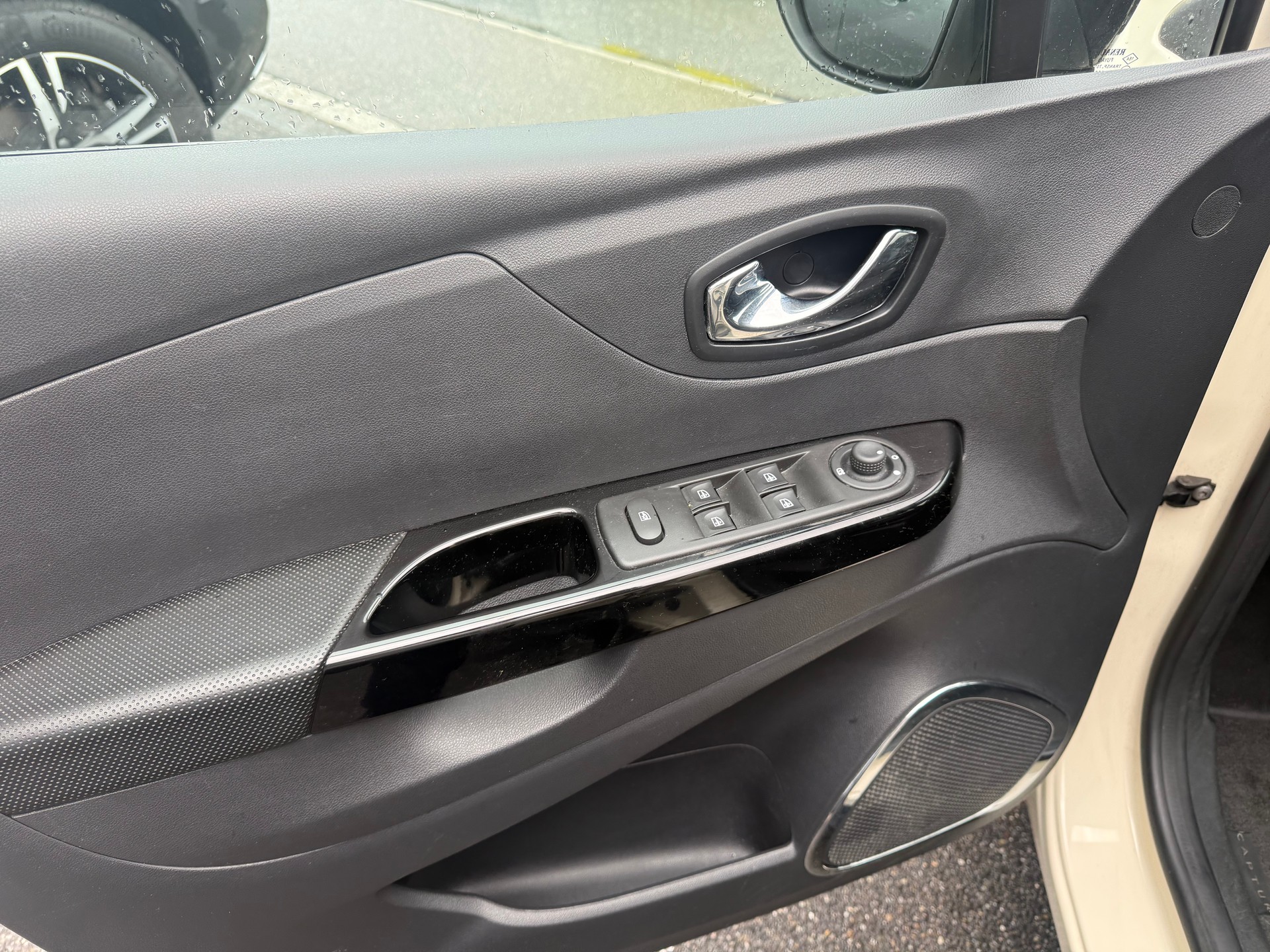 RENAULT Captur 1.2 T 16V Privilège EDC-image-14