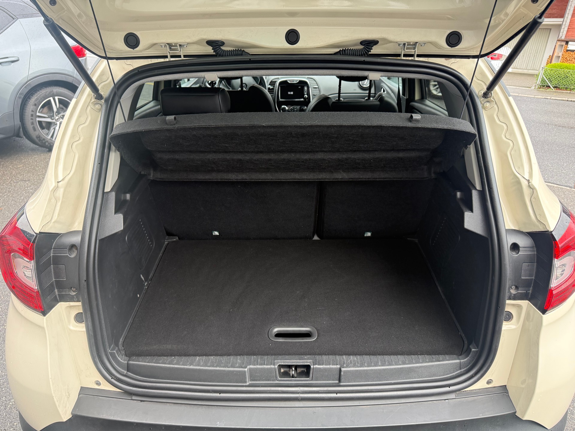 RENAULT Captur 1.2 T 16V Privilège EDC-image-6