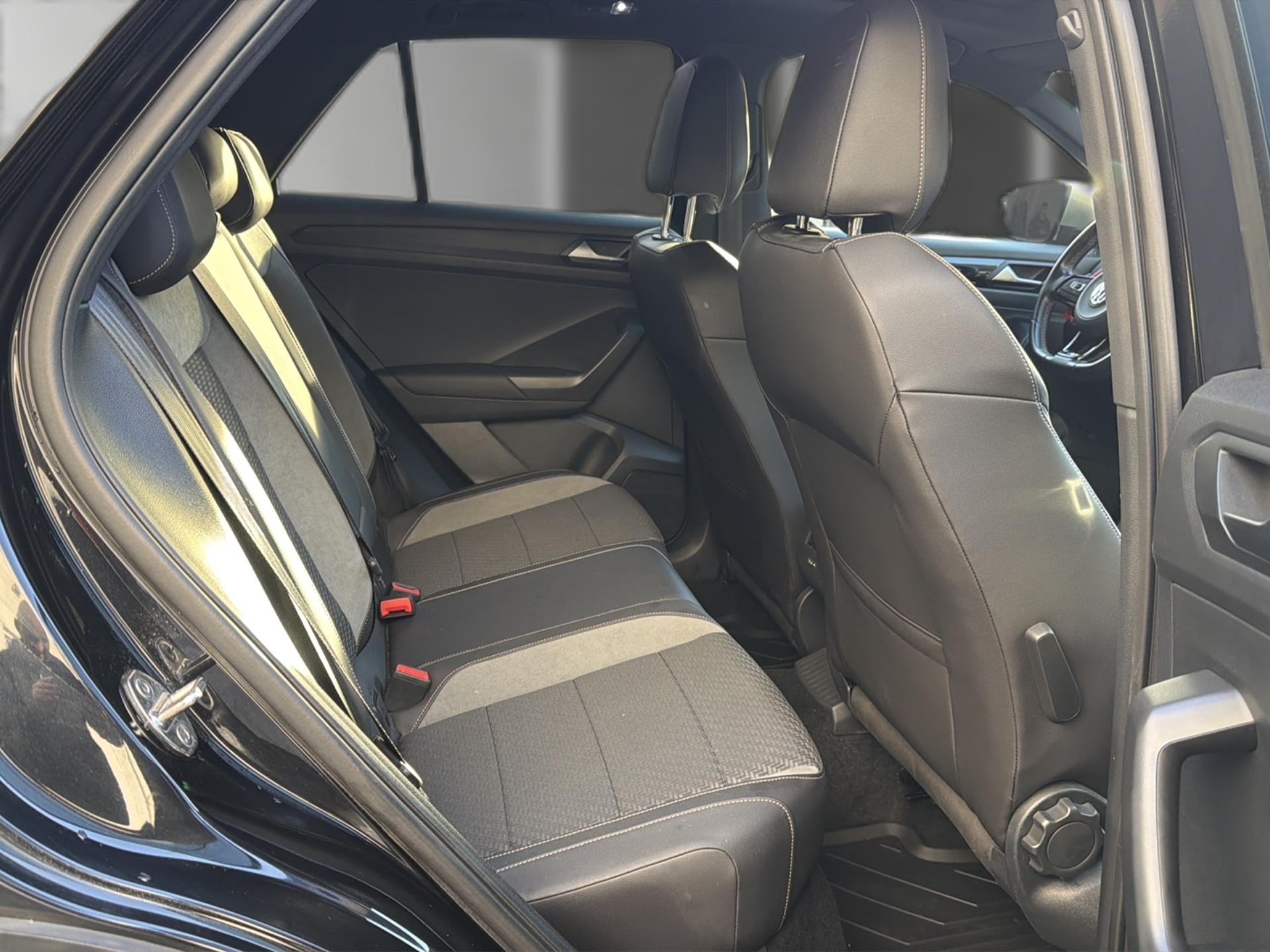 VW T-Roc 2.0 TSI R DSG 4Motion-image-12