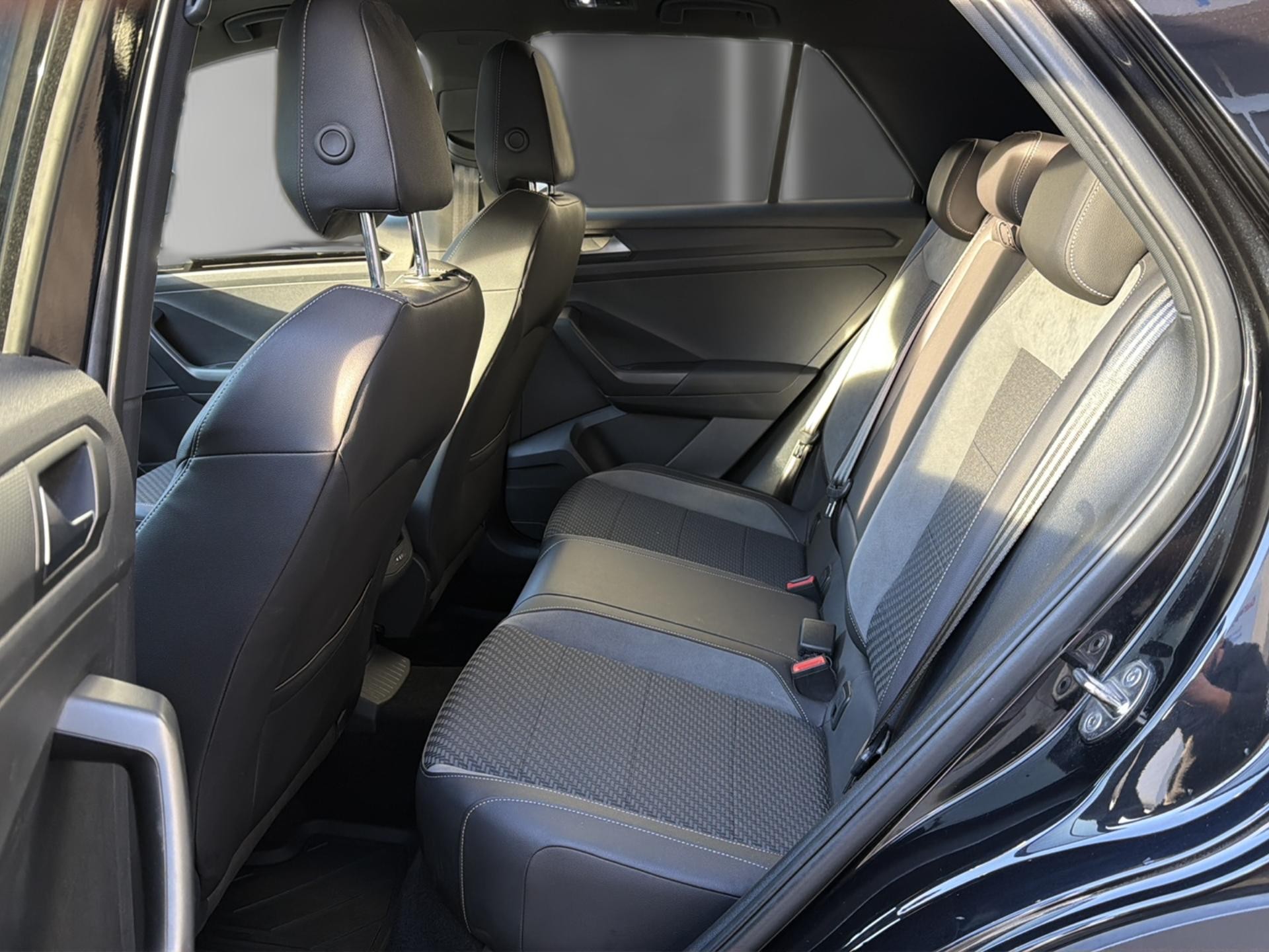 VW T-Roc 2.0 TSI R DSG 4Motion-image-13