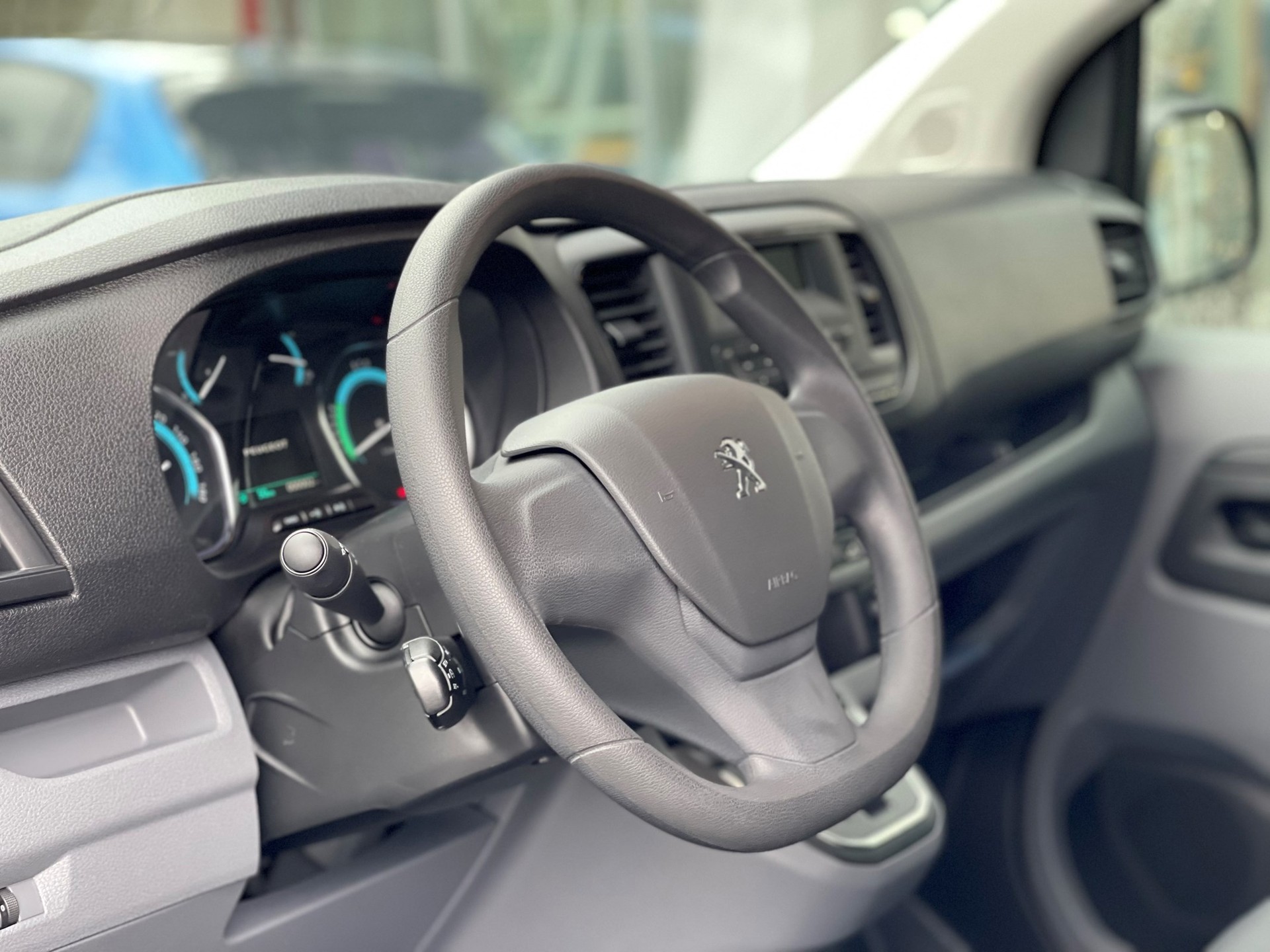 PEUGEOT Expert 50 KWh Pro Compact-image-4
