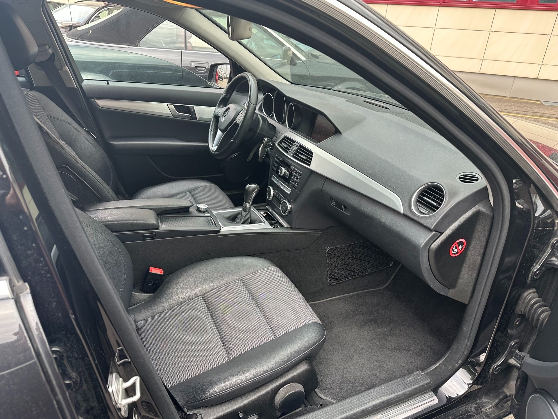 MERCEDES-BENZ C 180 BlueEfficiency Avantgarde-image-10