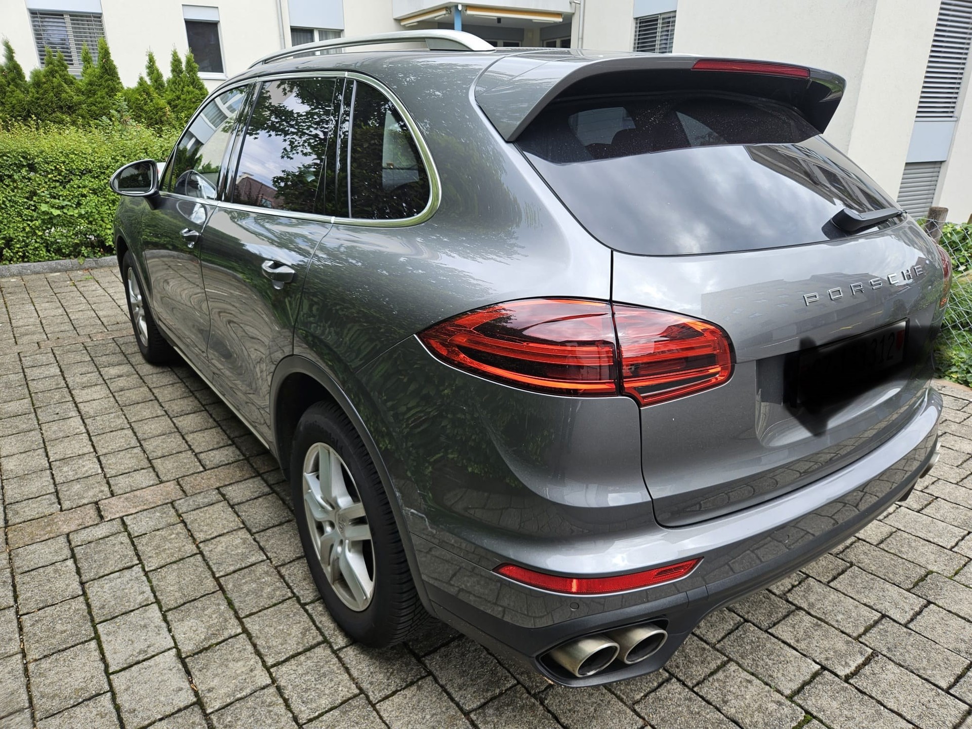 PORSCHE Cayenne S Diesel-image-1