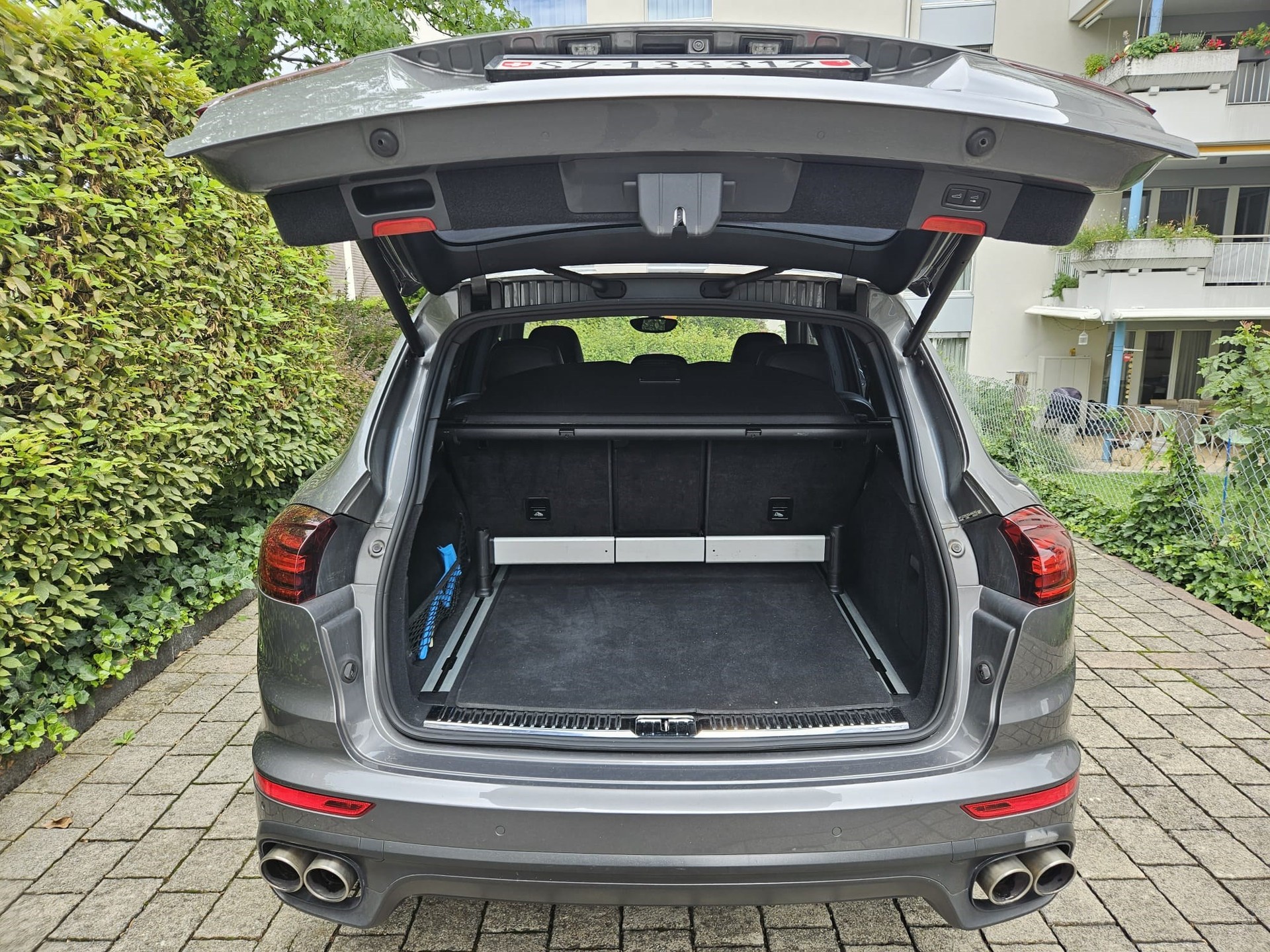 PORSCHE Cayenne S Diesel-image-2