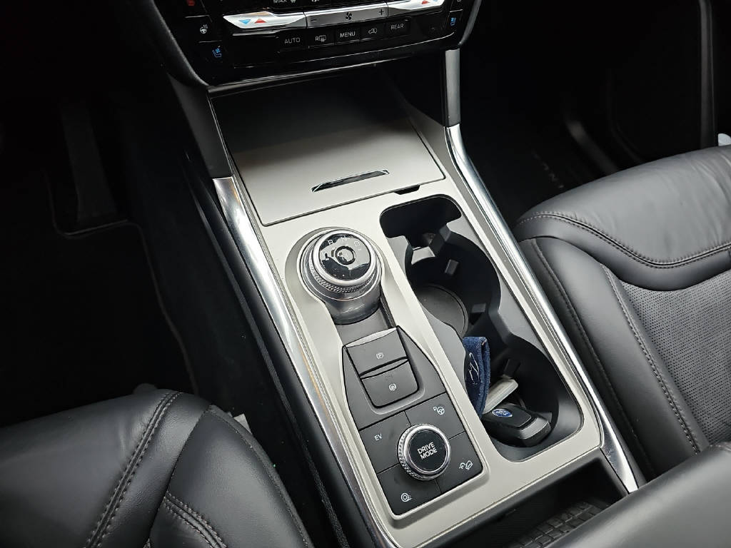 FORD Explorer 3.0 V6 Plug-in Hybrid Platinum-image-6