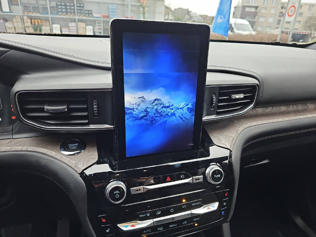 FORD Explorer 3.0 V6 Plug-in Hybrid Platinum-image-8