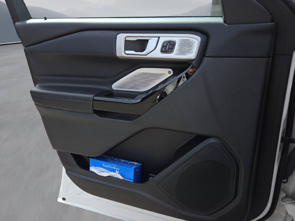 FORD Explorer 3.0 V6 Plug-in Hybrid Platinum-image-9