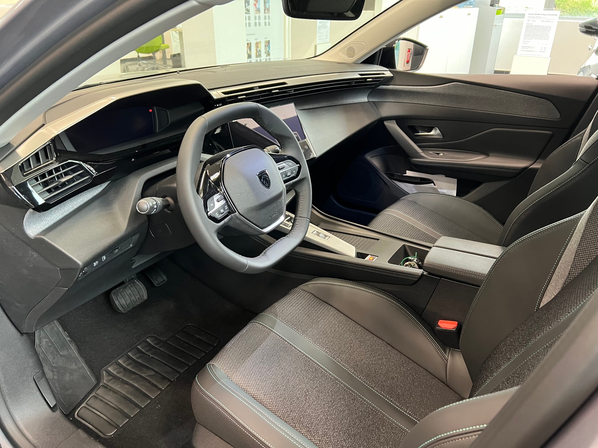 PEUGEOT 308 1.6 PHEV 180 Allure Pack-image-7