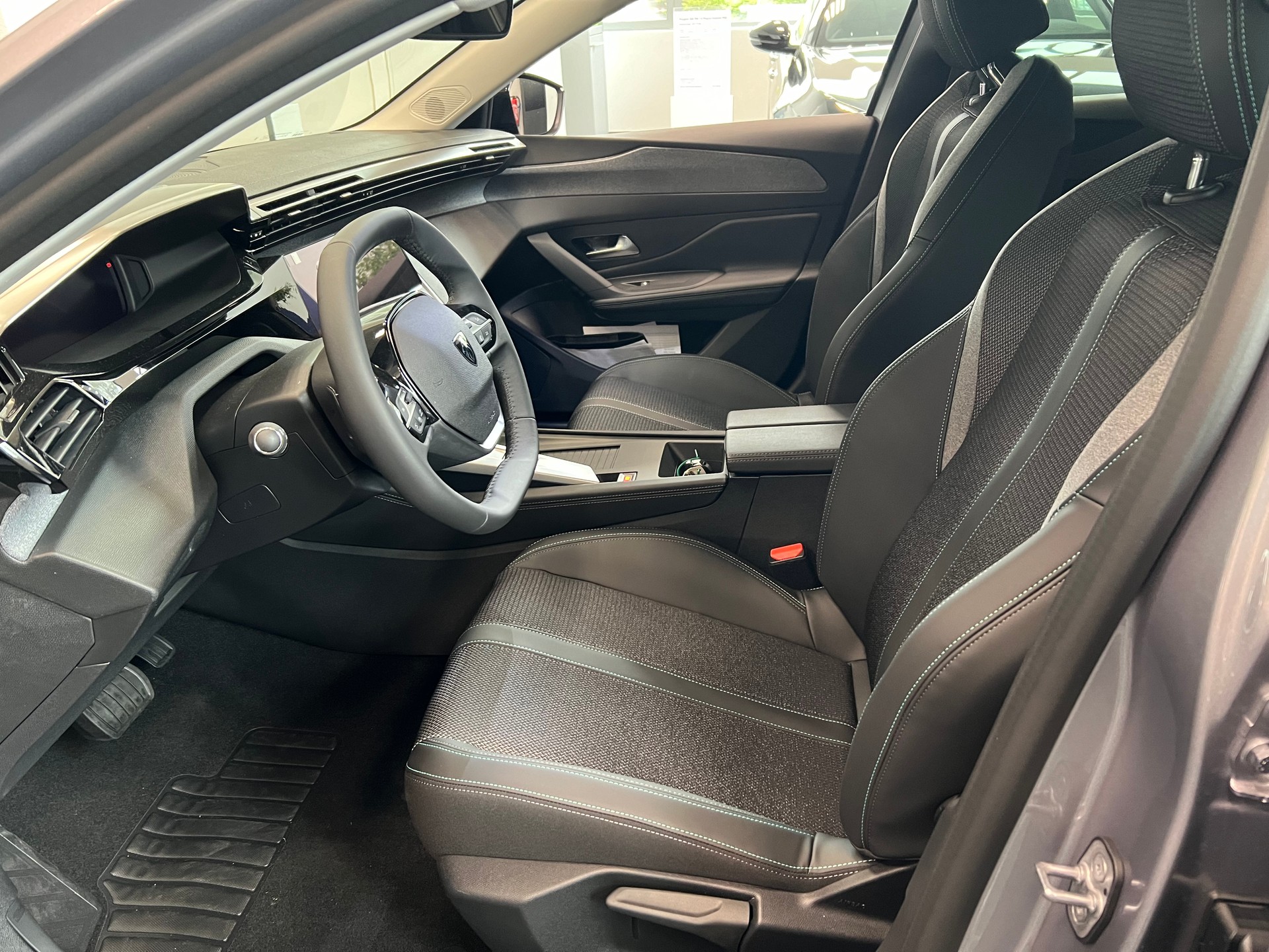 PEUGEOT 308 1.6 PHEV 180 Allure Pack-image-8