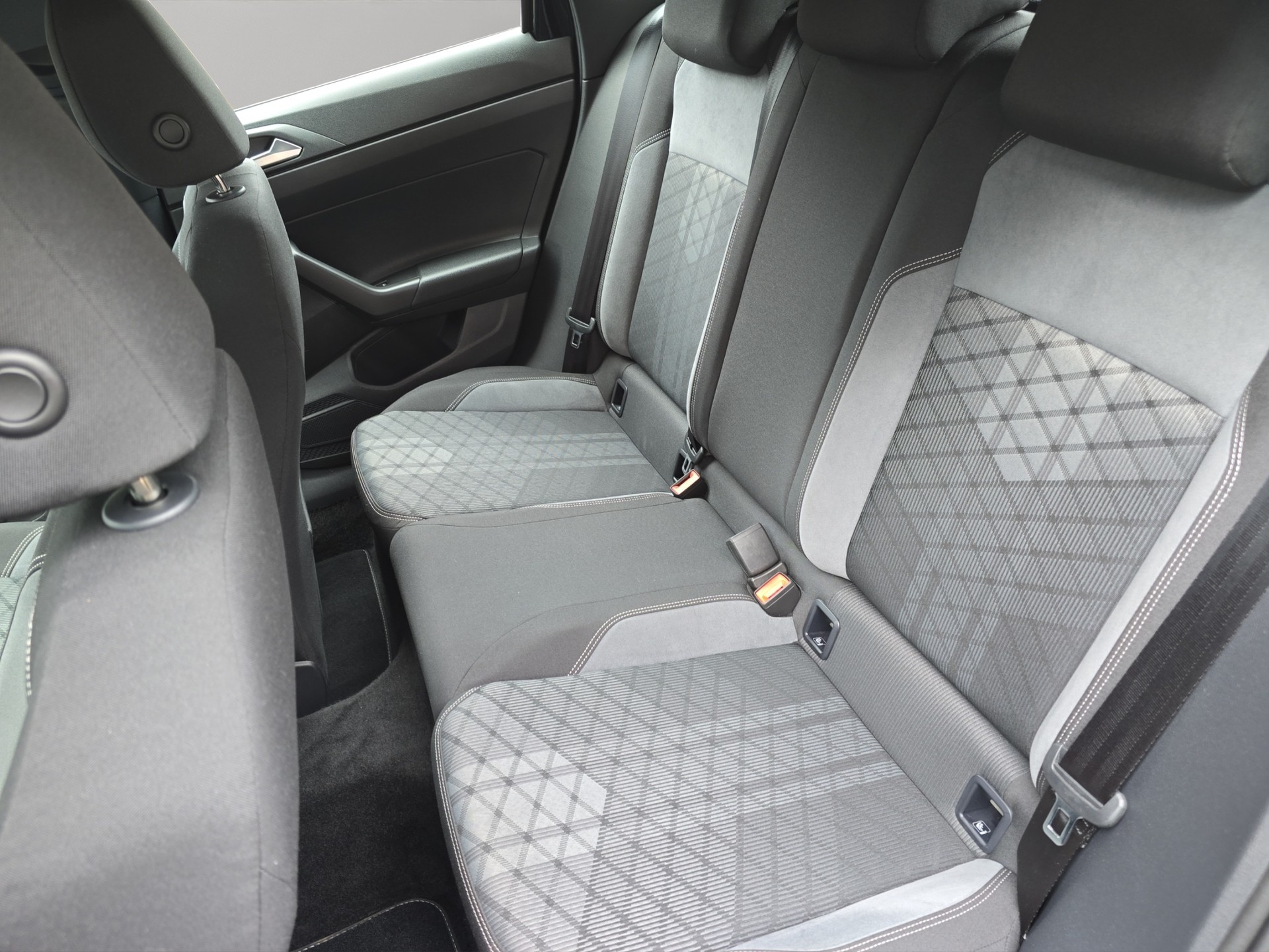 VW Taigo 1.0 TSI R-Line DSG-image-11
