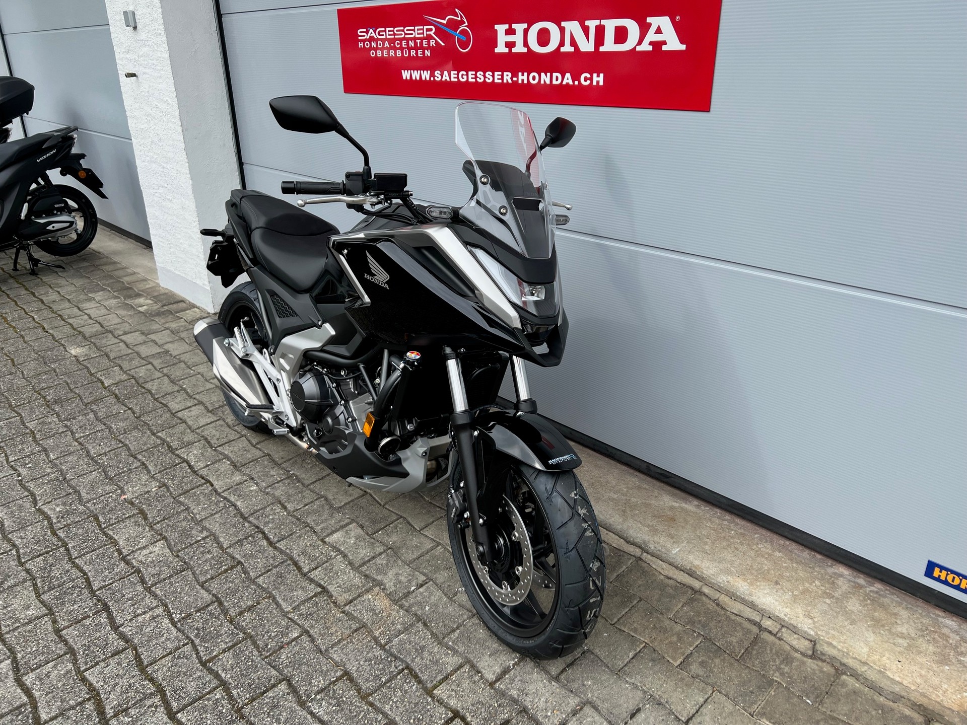 HONDA NC750XA-showroom-element-2