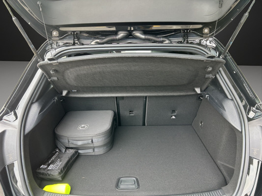 MERCEDES-BENZ A 250 e EQ Star 8G-DCT-image-10