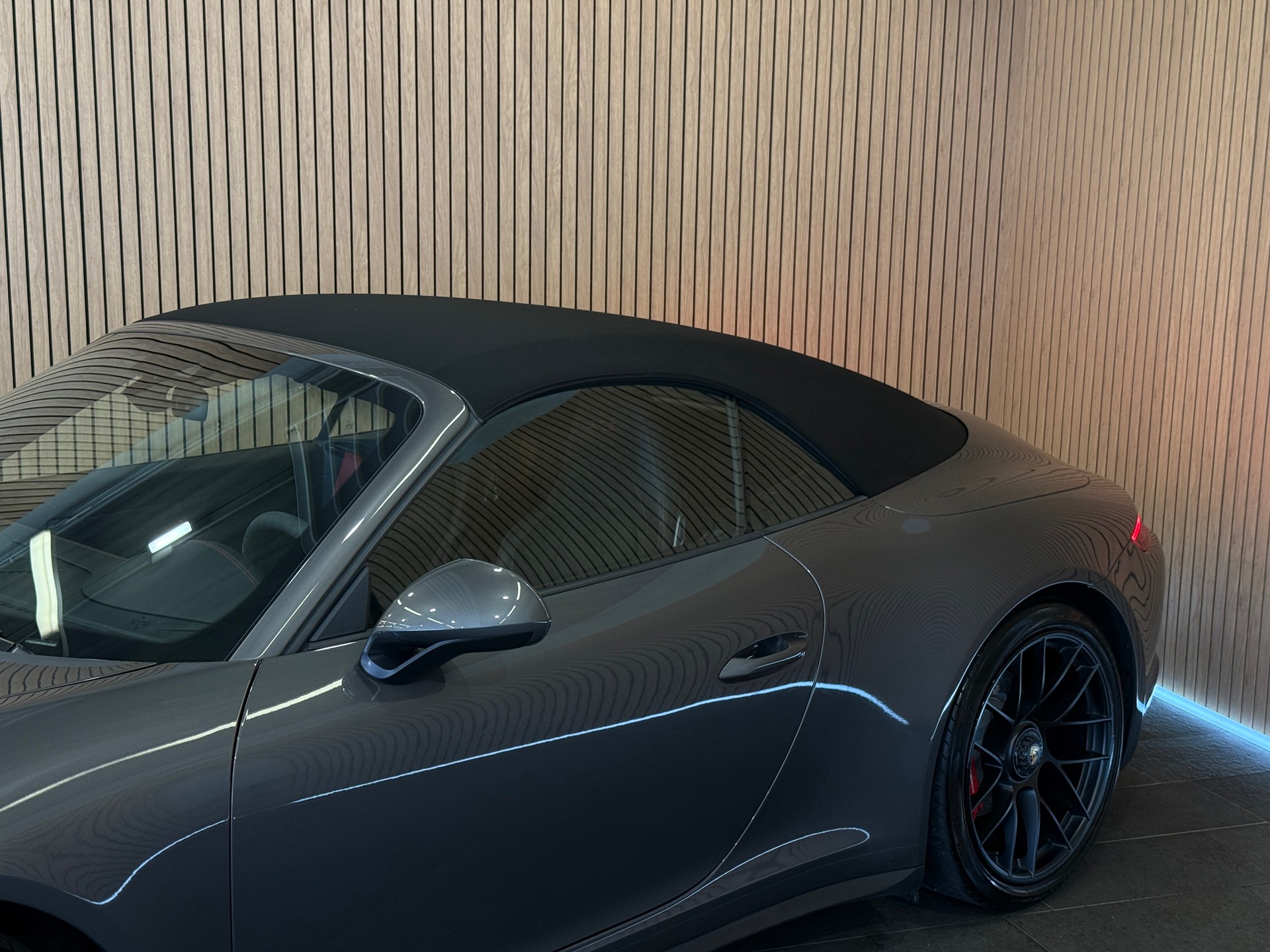 PORSCHE 911 Carrera 4 GTS Cabrio PDK-image-4