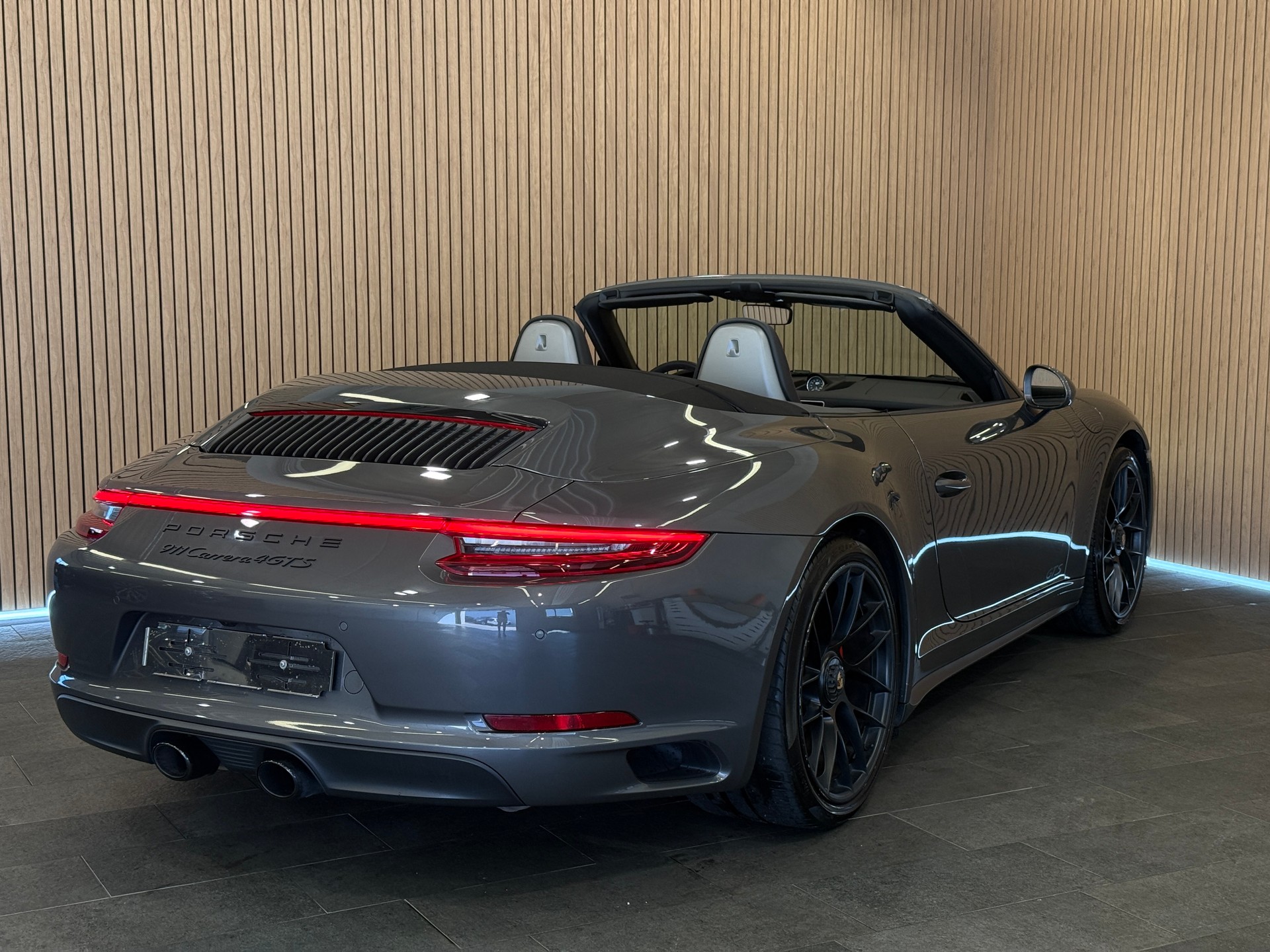 PORSCHE 911 Carrera 4 GTS Cabrio PDK-image-6