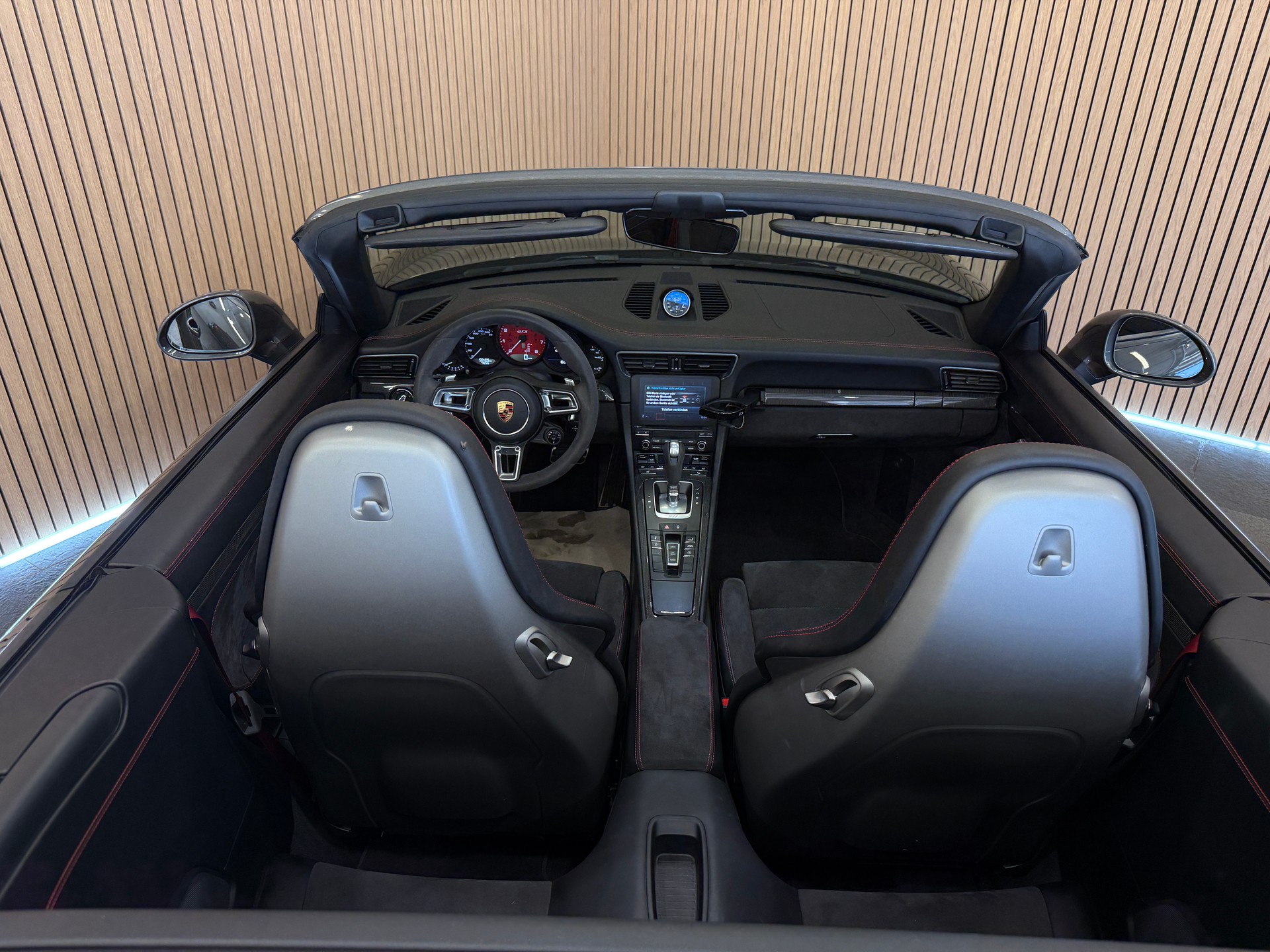 PORSCHE 911 Carrera 4 GTS Cabrio PDK-image-9