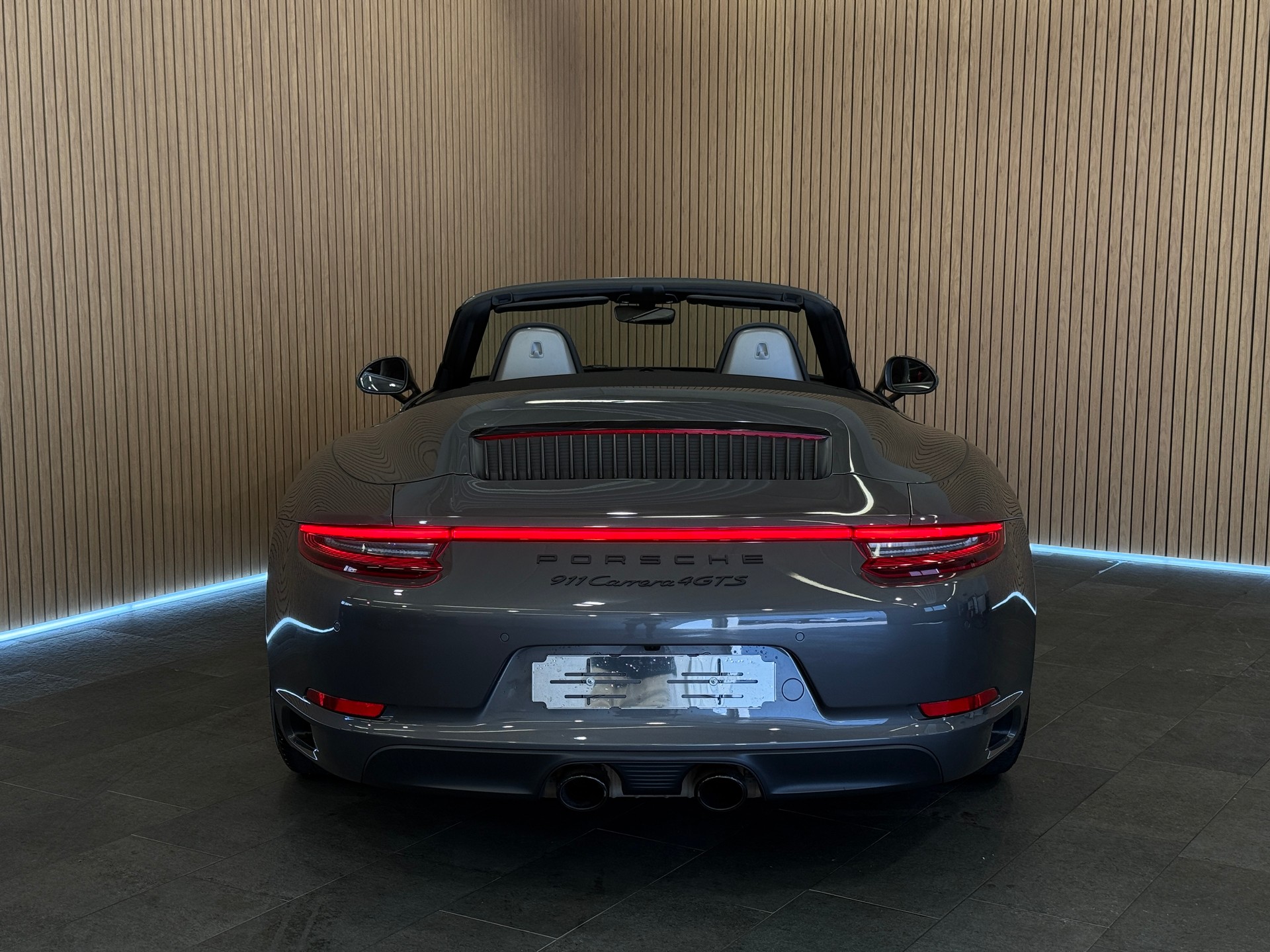 PORSCHE 911 Carrera 4 GTS Cabrio PDK-image-7