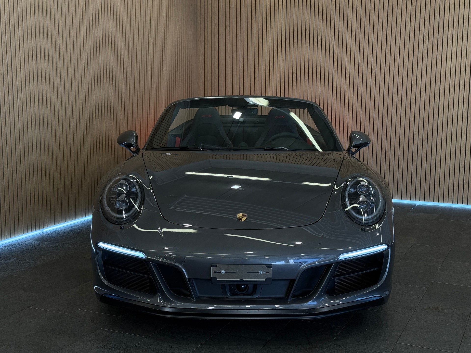 PORSCHE 911 Carrera 4 GTS Cabrio PDK-image-2