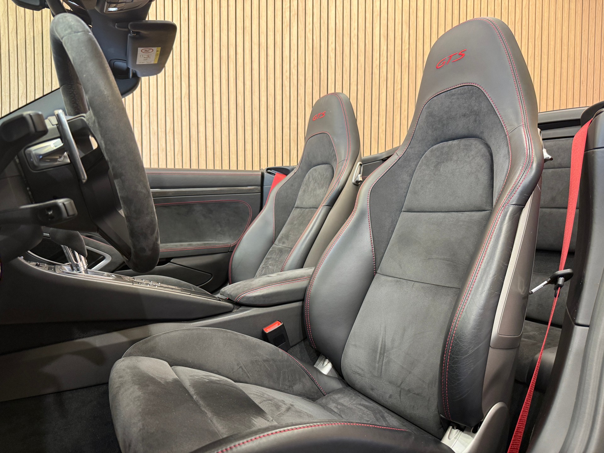 PORSCHE 911 Carrera 4 GTS Cabrio PDK-image-18