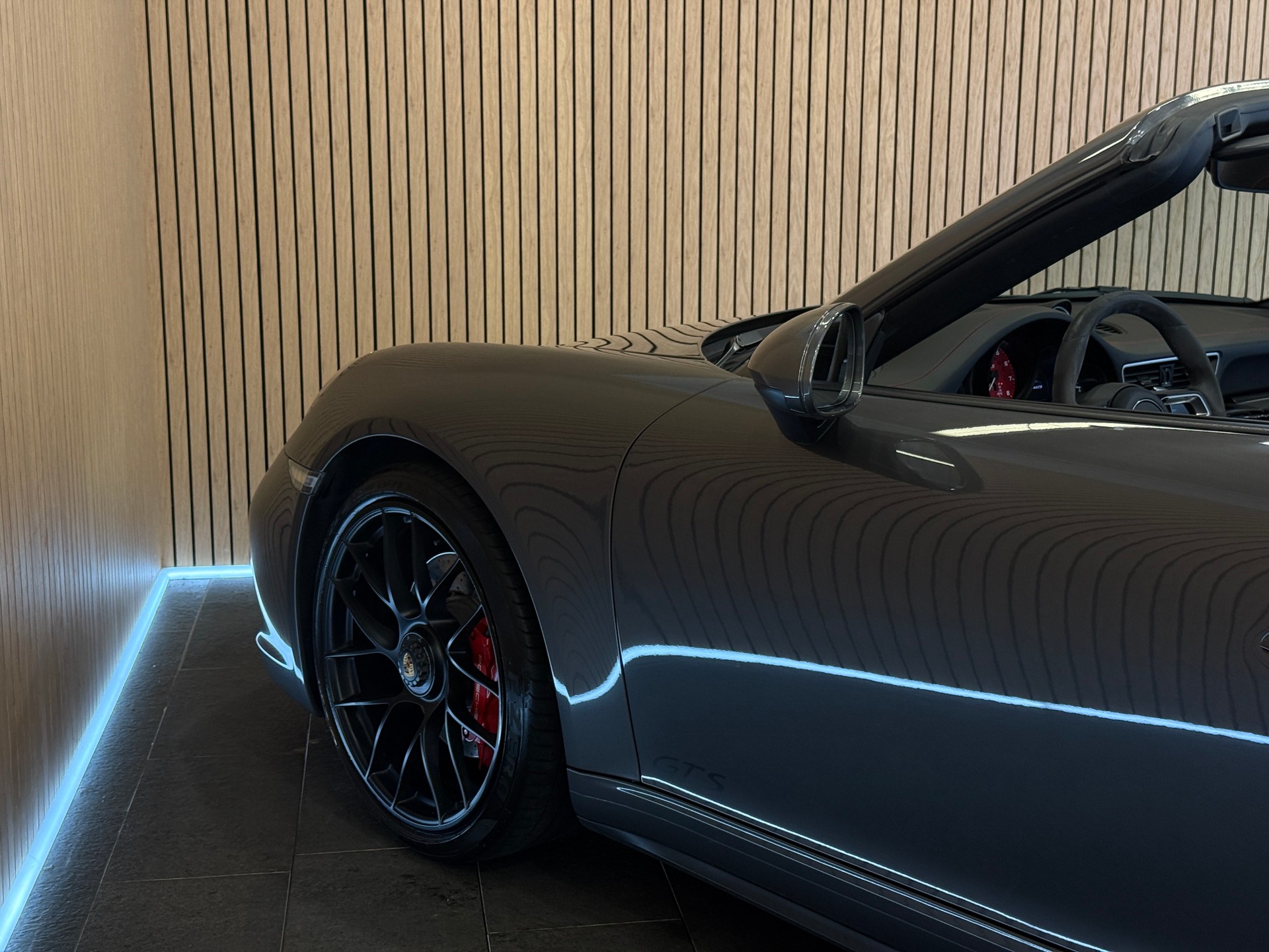 PORSCHE 911 Carrera 4 GTS Cabrio PDK-image-11