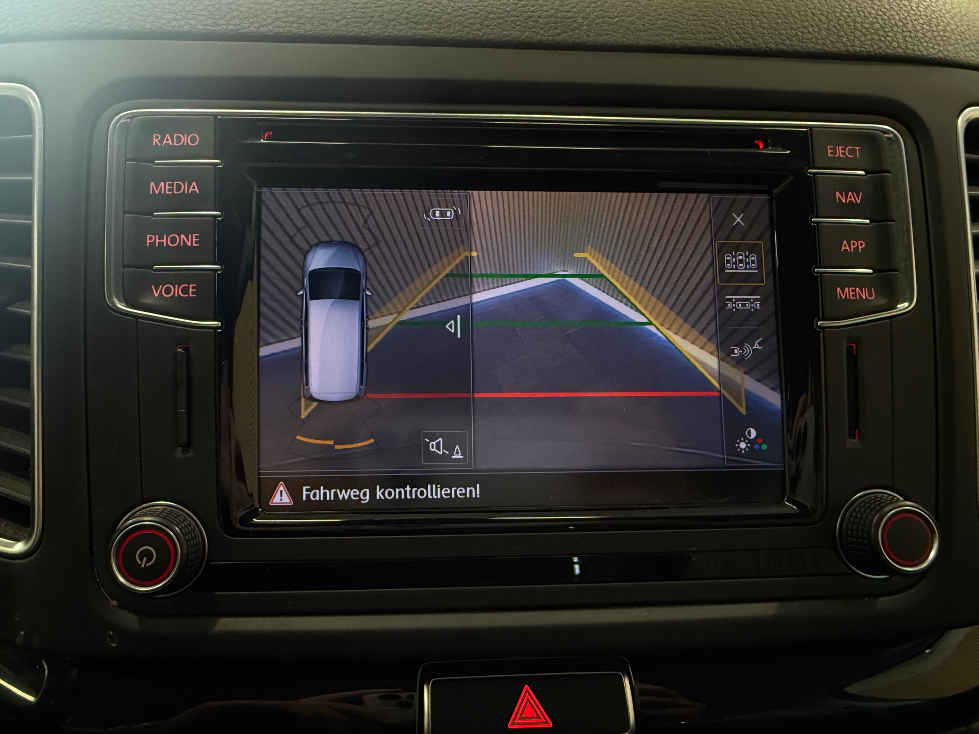 VW Sharan 2.0 TDI BMT Highline 7-Sitze 4Motion DSG-image-15