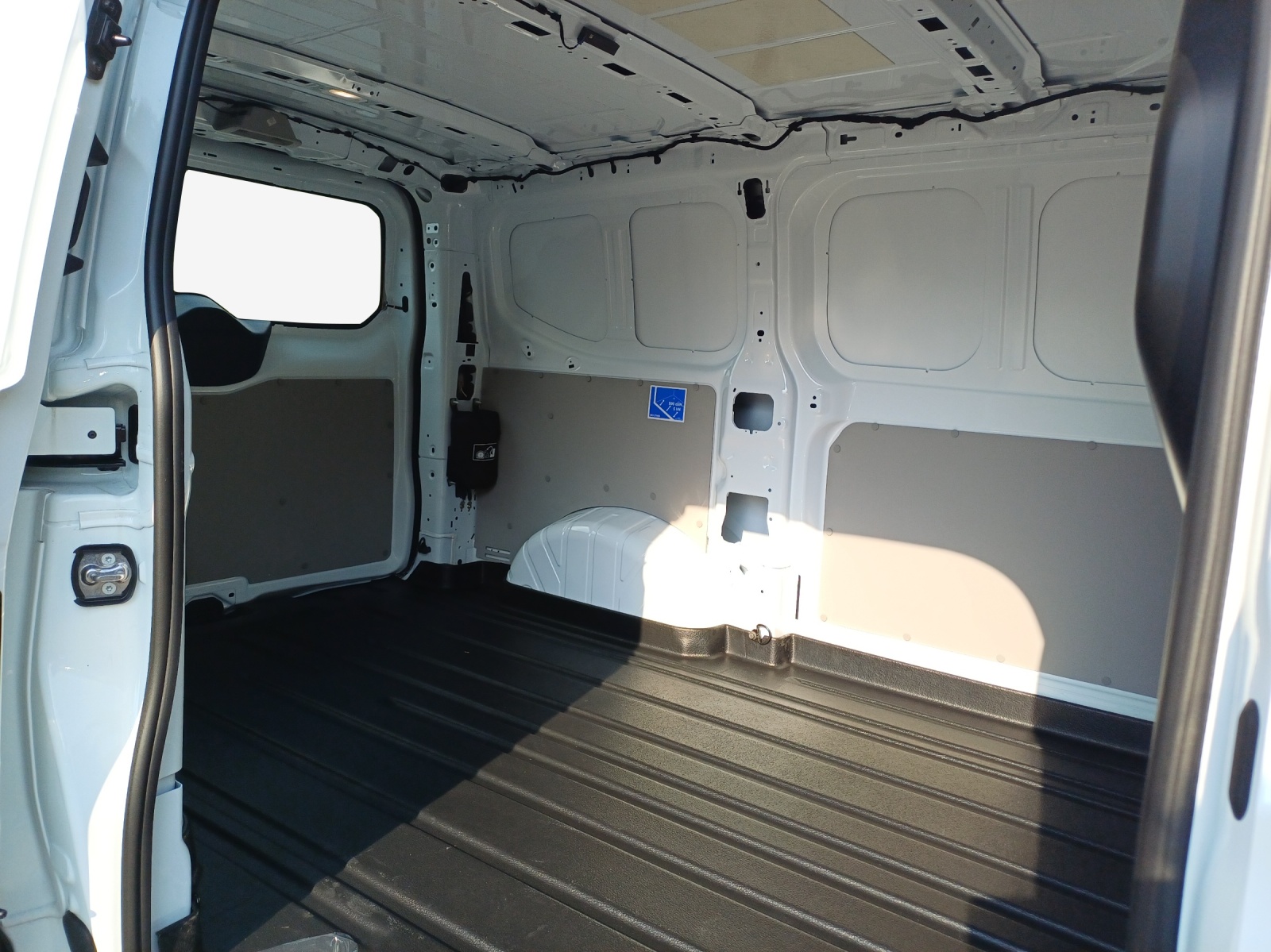 VW e-Transporter 70 kWh-image-11