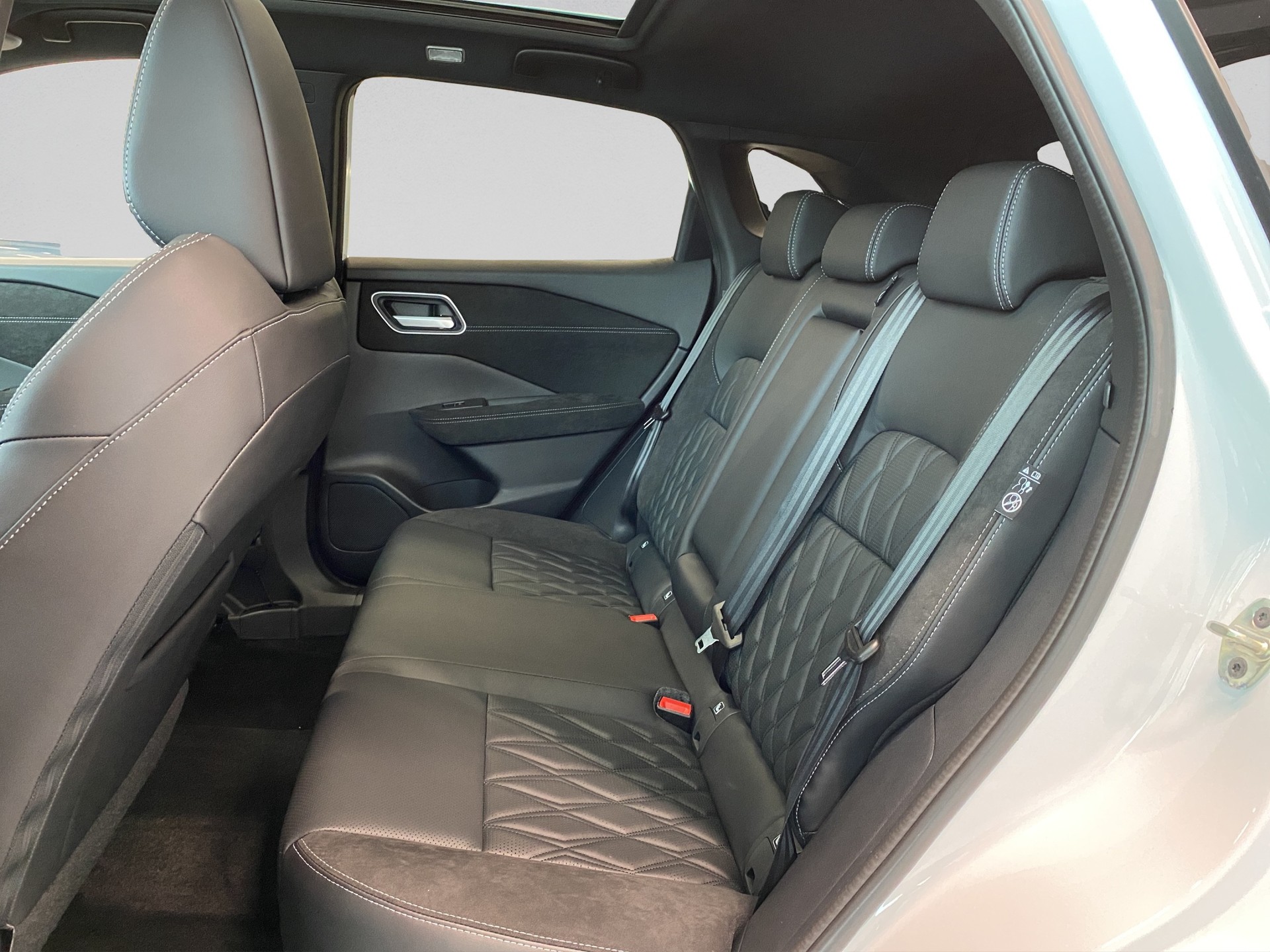NISSAN Qashqai 1.3 DIG-T MHEV Tekna+ Xtronic 4x4-image-14