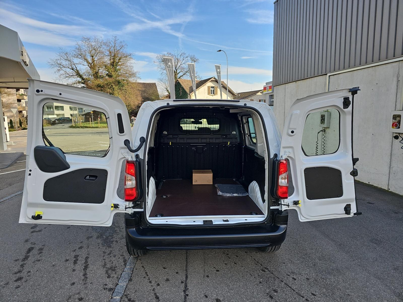 OPEL Combo-e Cargo 2.4 t Electric-image-21