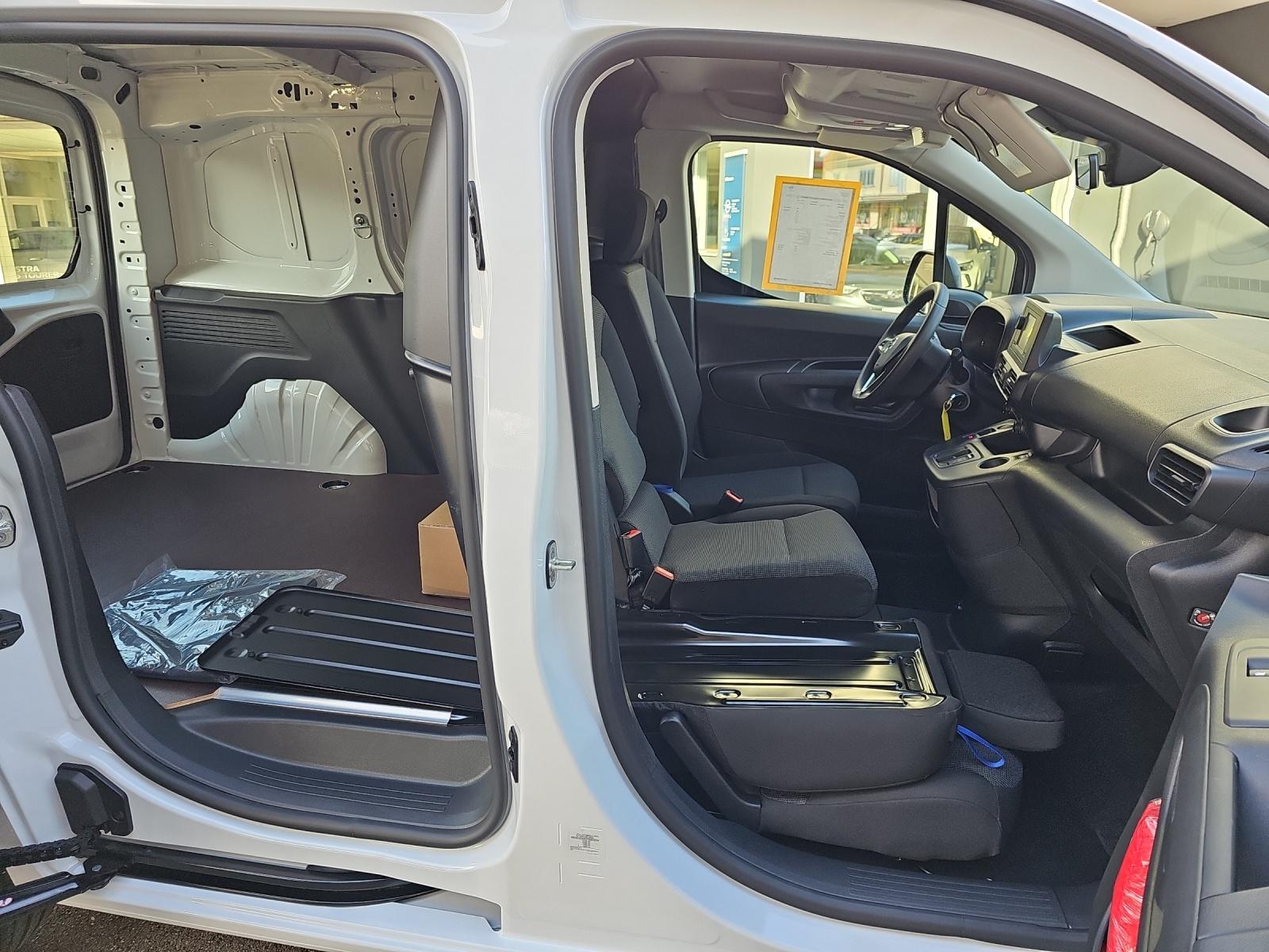 OPEL Combo-e Cargo 2.4 t Electric-image-16