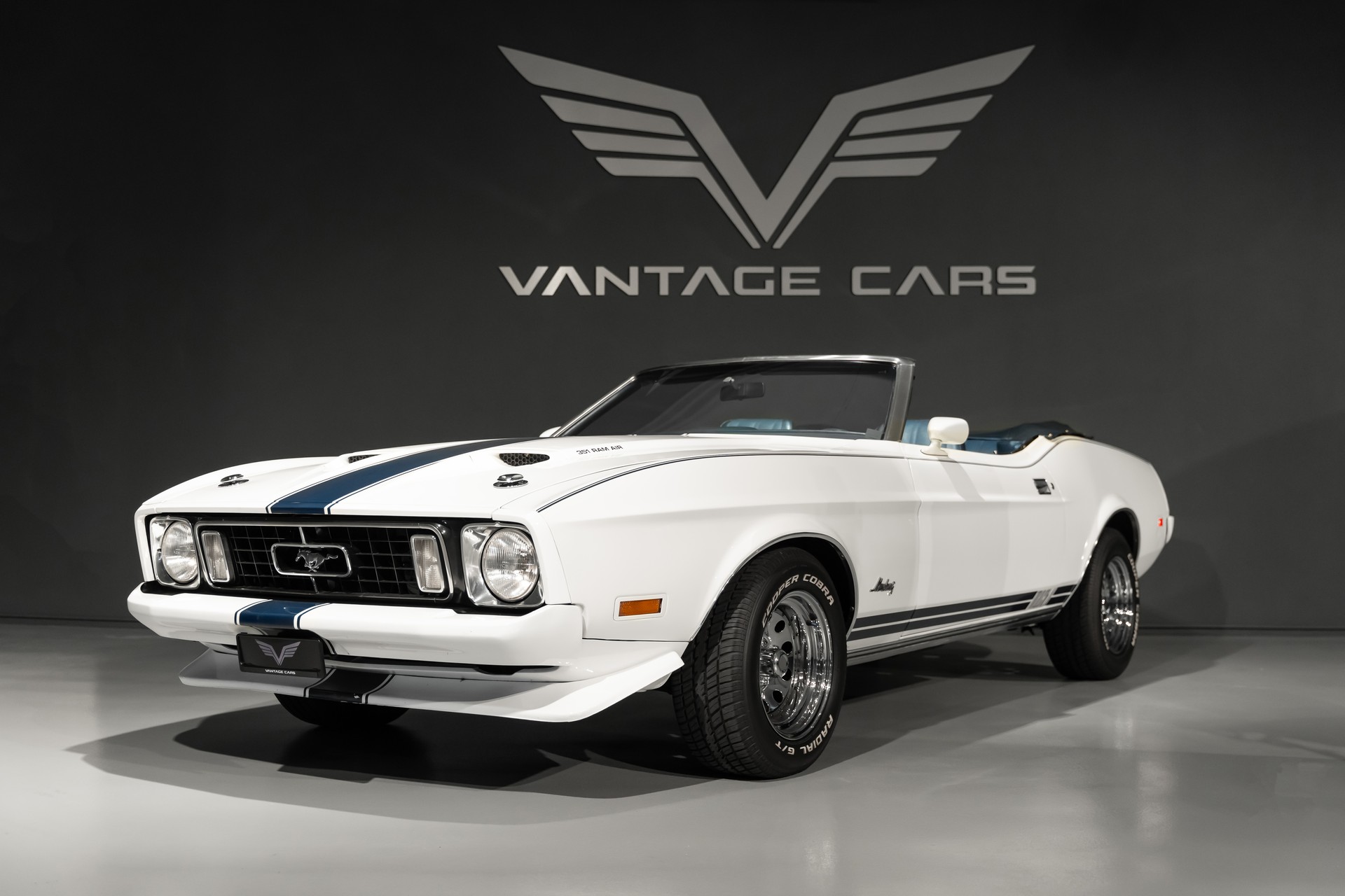 FORD MUSTANG