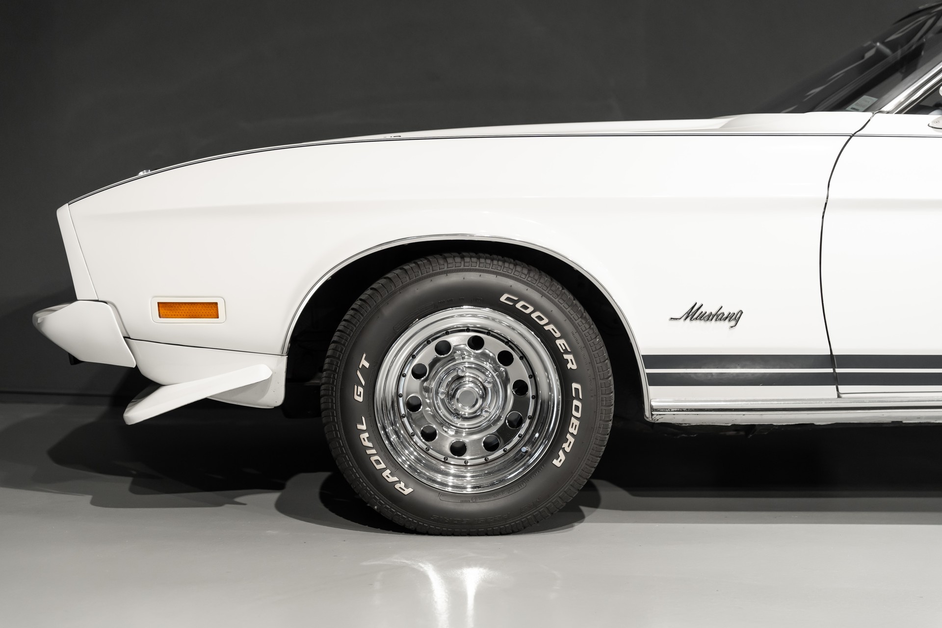 FORD MUSTANG-image-5