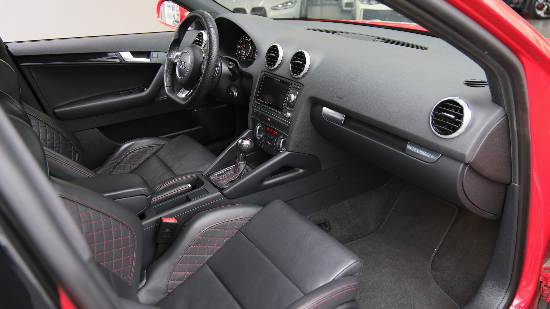 AUDI RS3 Sportback 2.5 TFSI quattro S-tronic-image-13