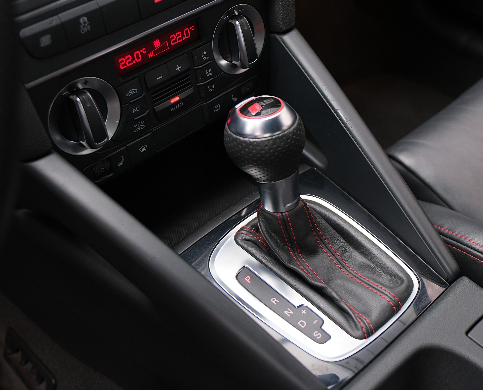 AUDI RS3 Sportback 2.5 TFSI quattro S-tronic-image-30