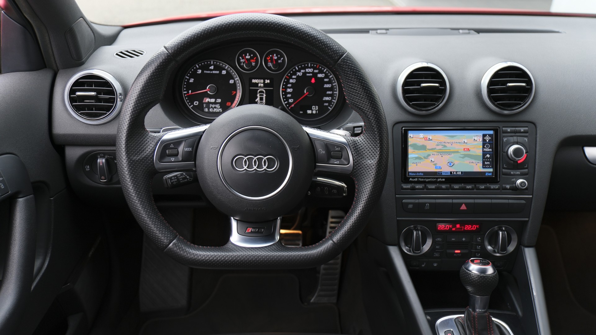 AUDI RS3 Sportback 2.5 TFSI quattro S-tronic-image-17