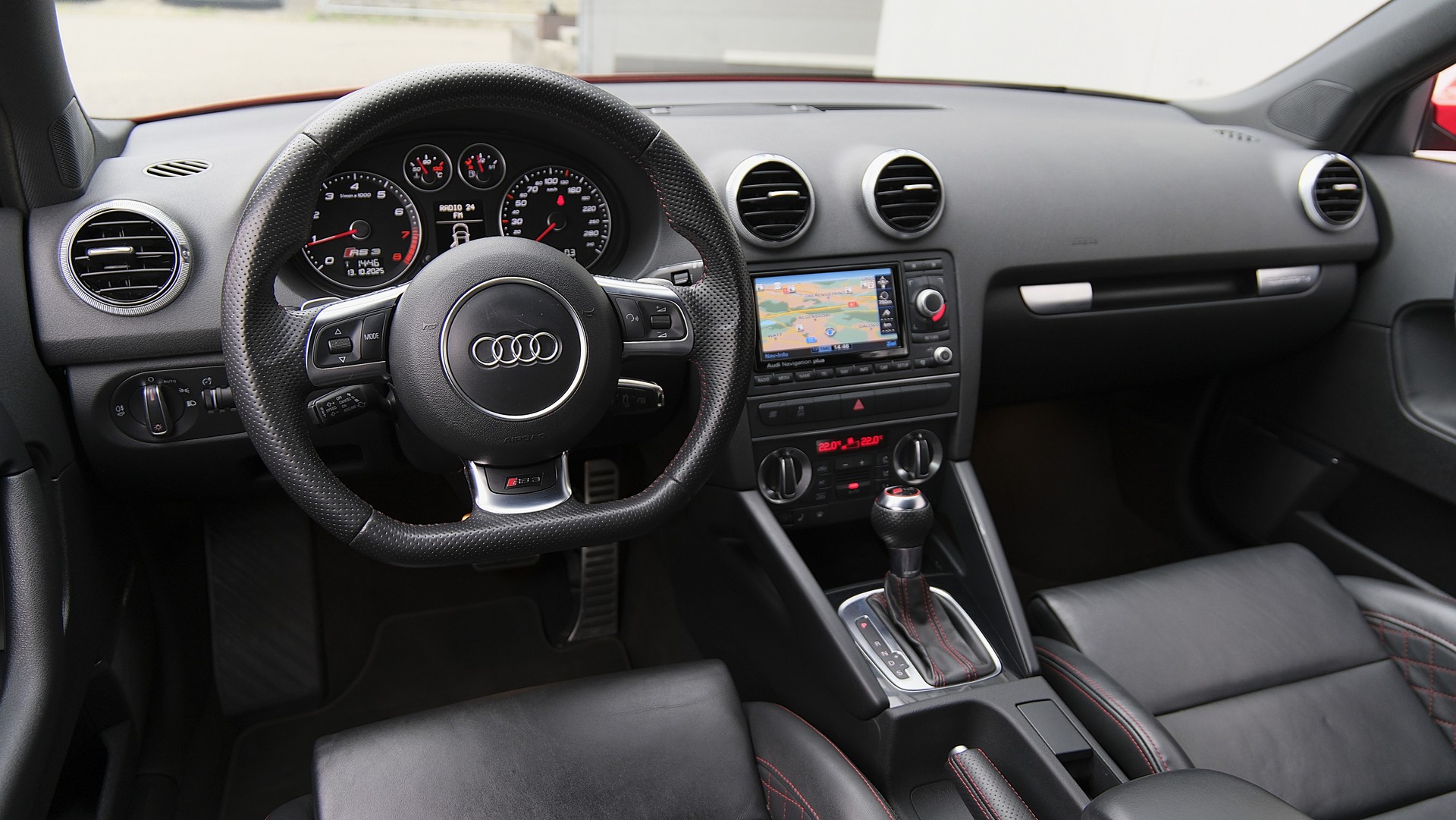 AUDI RS3 Sportback 2.5 TFSI quattro S-tronic-image-16