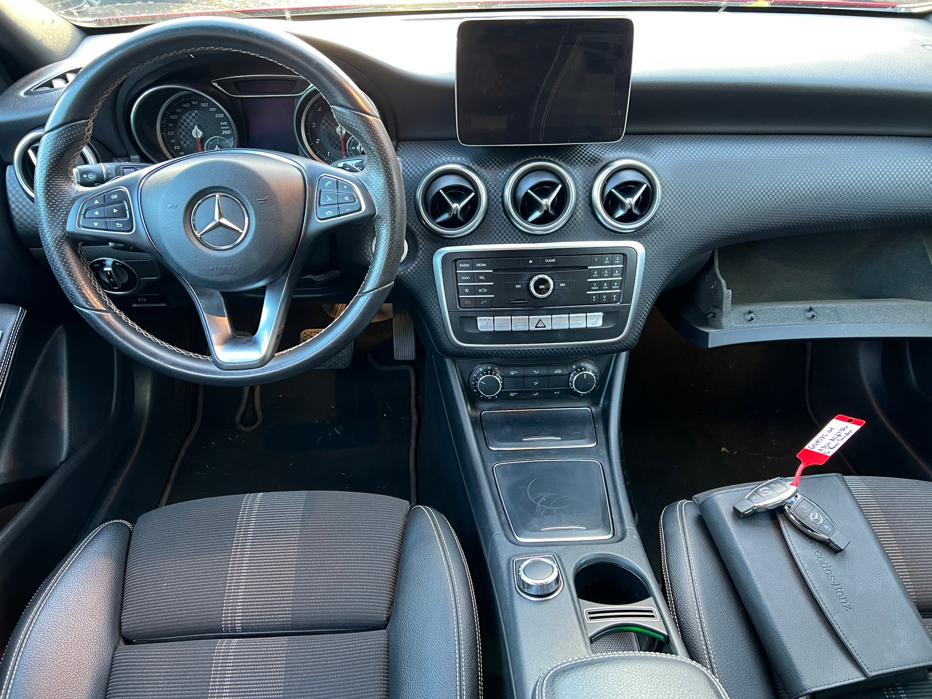 MERCEDES-BENZ A 200 Style 7G-DCT-image-12