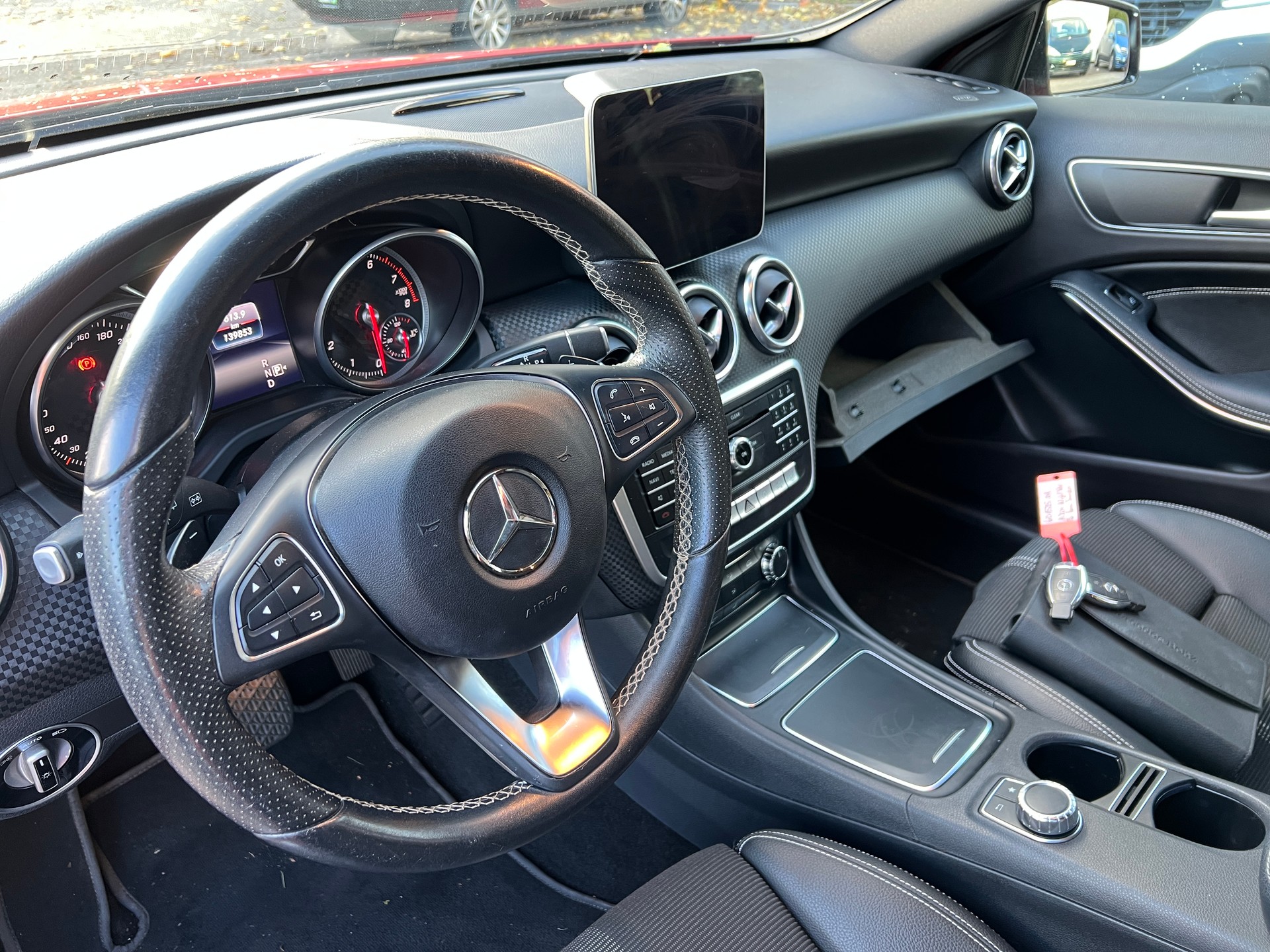 MERCEDES-BENZ A 200 Style 7G-DCT-image-14