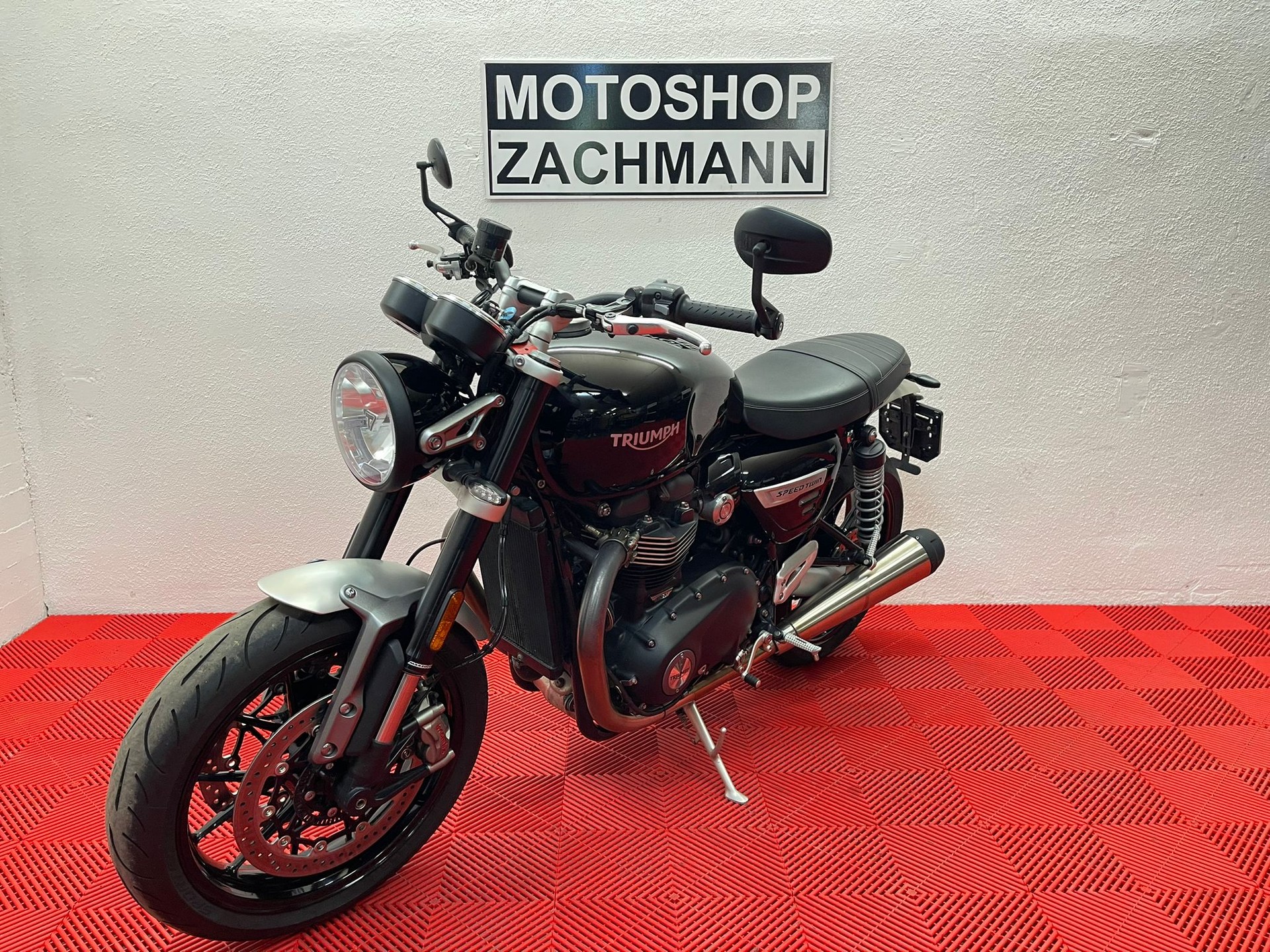 TRIUMPH Speed Twin 1200-showroom-element-2