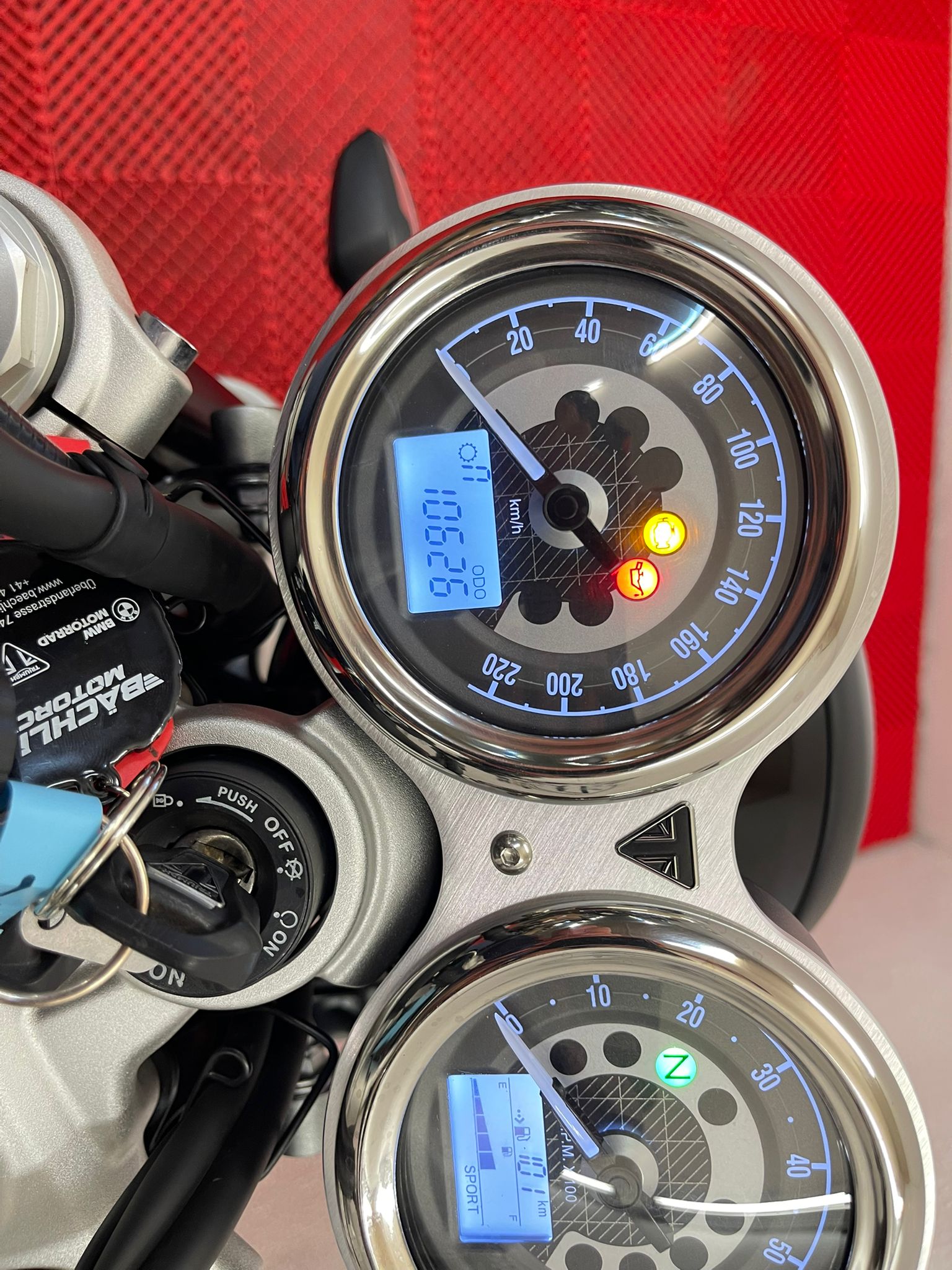 TRIUMPH Speed Twin 1200-image-8