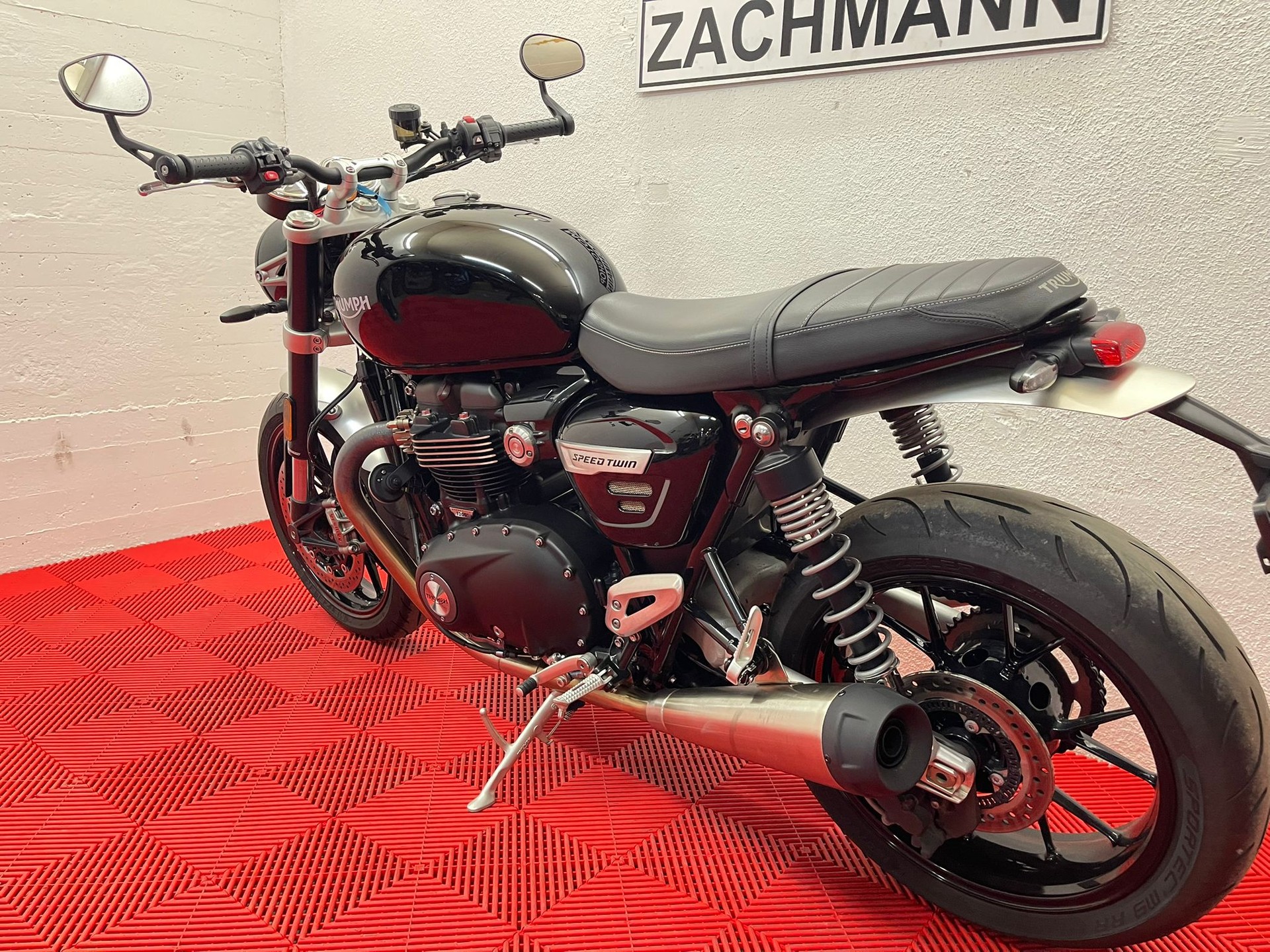 TRIUMPH Speed Twin 1200-image-4